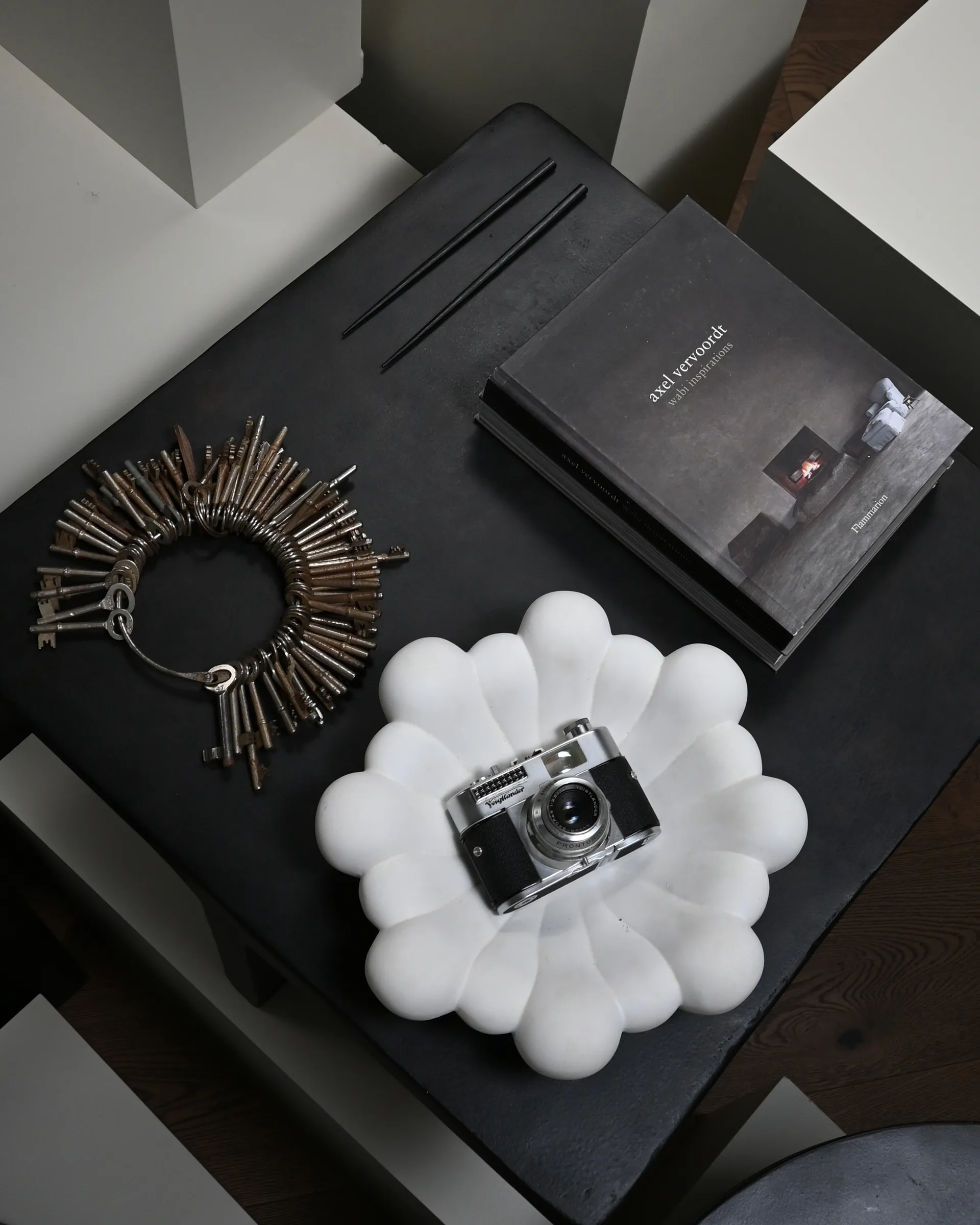 블룸 트레이 메디오 Ø28,5 cm, Bone white 101 Copenhagen | 101 코펜하겐