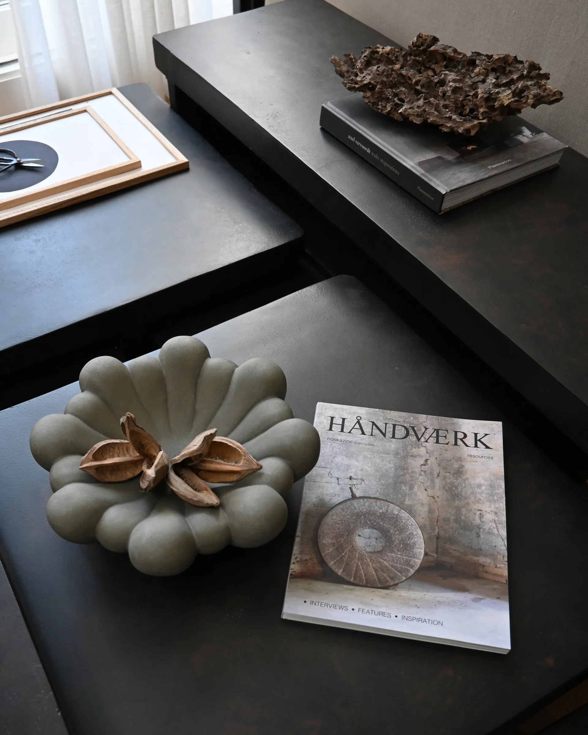 블룸 트레이 메디오 Ø28,5 cm, Dark grey 101 Copenhagen | 101 코펜하겐