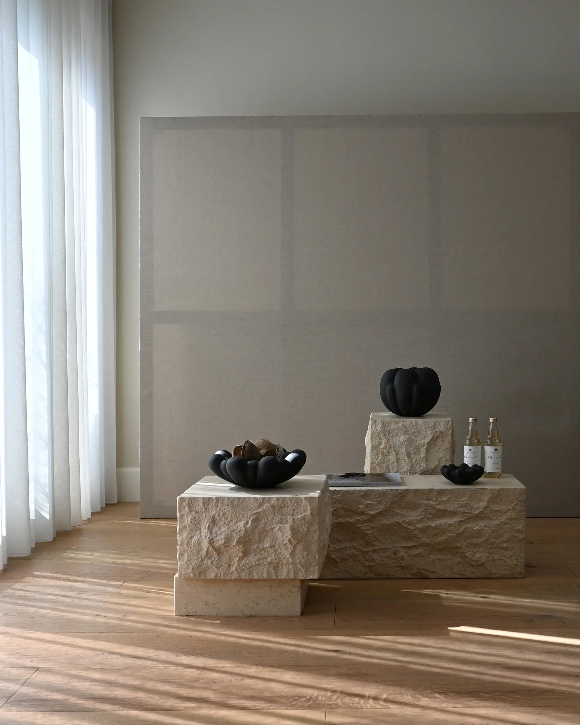 템플 사이드 테이블 로우 42x40 cm, Chrome-limestone 101 Copenhagen | 101 코펜하겐