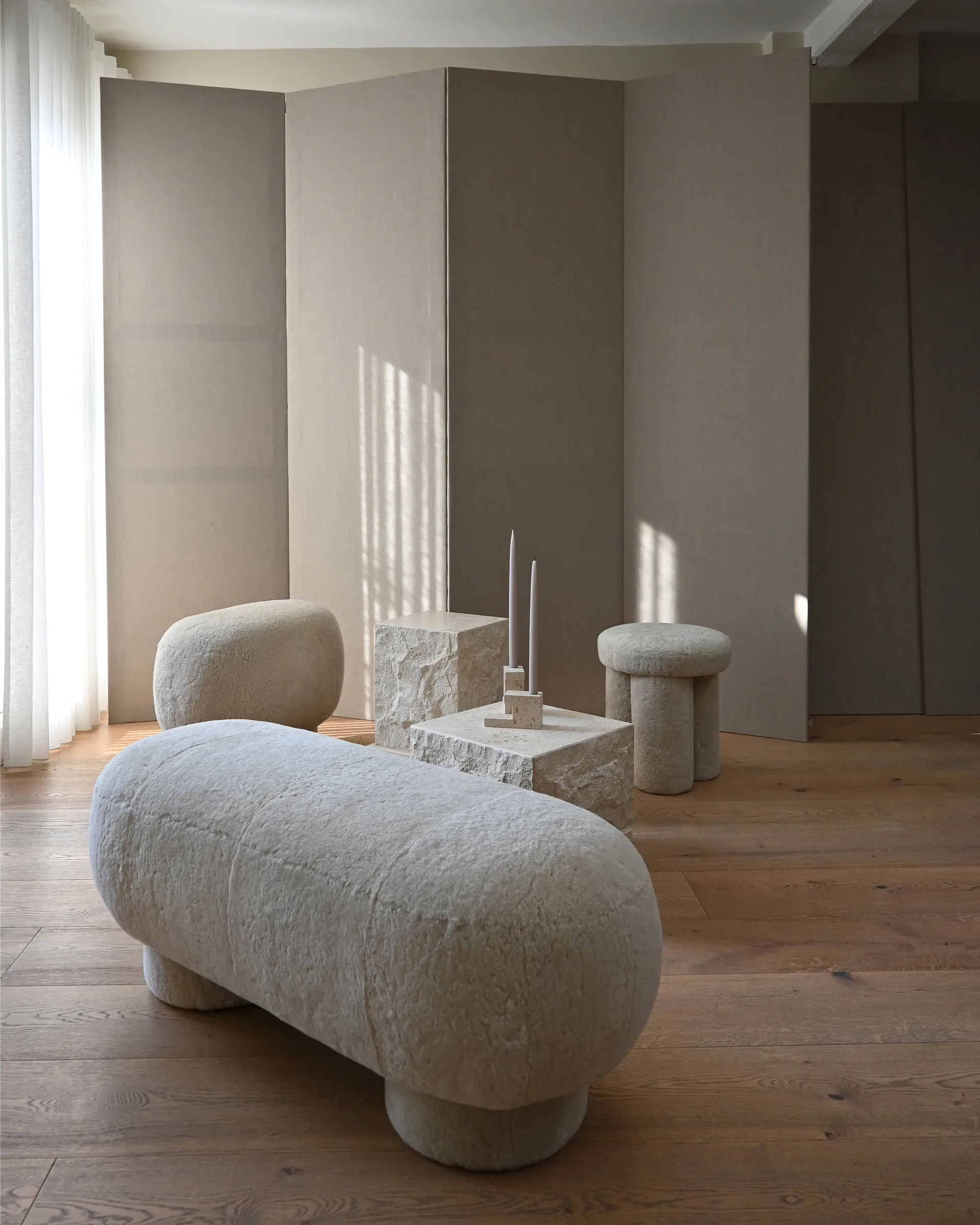 템플 사이드 테이블 로우 42x40 cm, Chrome-limestone 101 Copenhagen | 101 코펜하겐