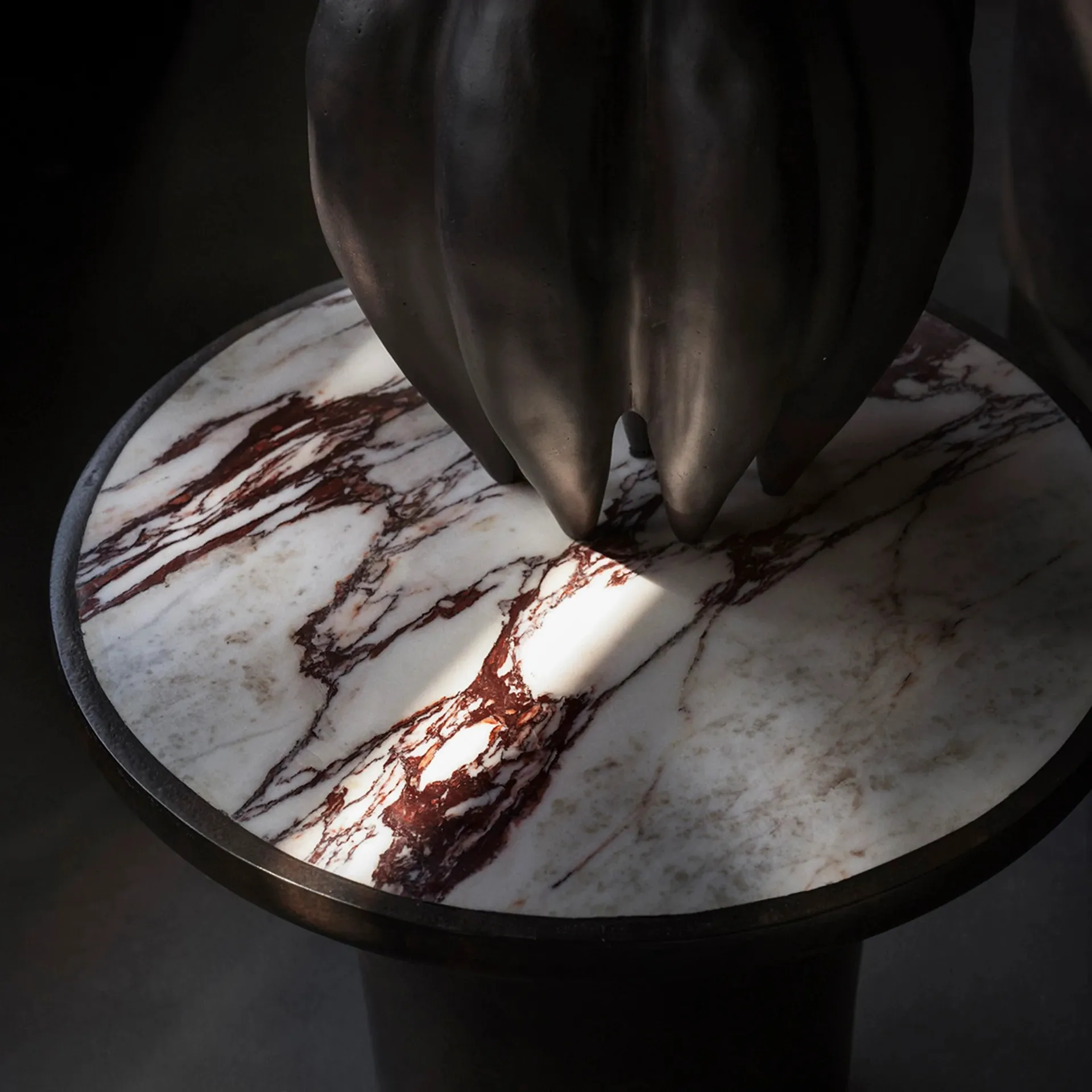 Trumpet 사이드 테이블 로우 Ø45 cm, Calacatta 101 Copenhagen | 101 코펜하겐