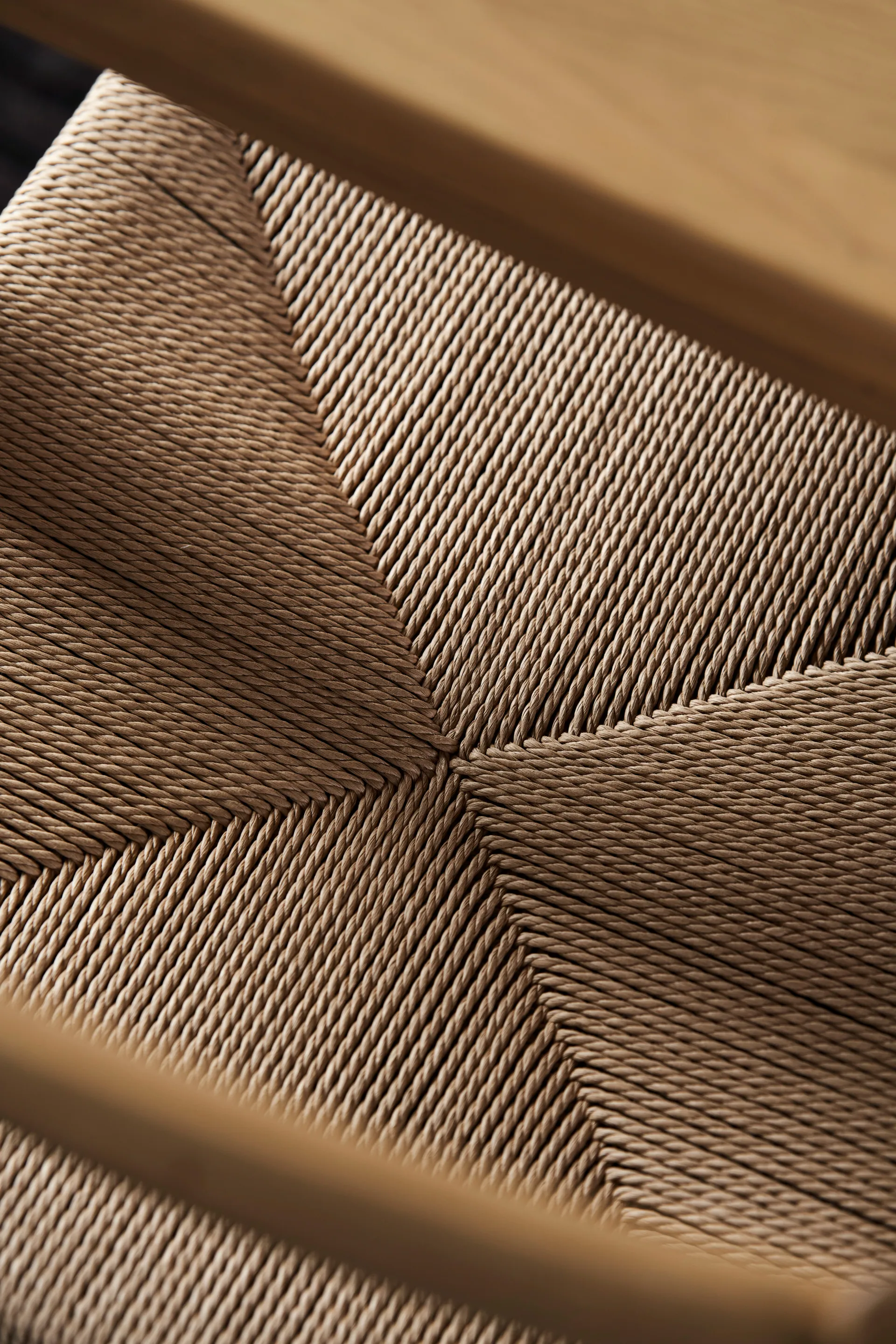 프리뎀 다이닝 체어, Papercord-laquered oak 1898