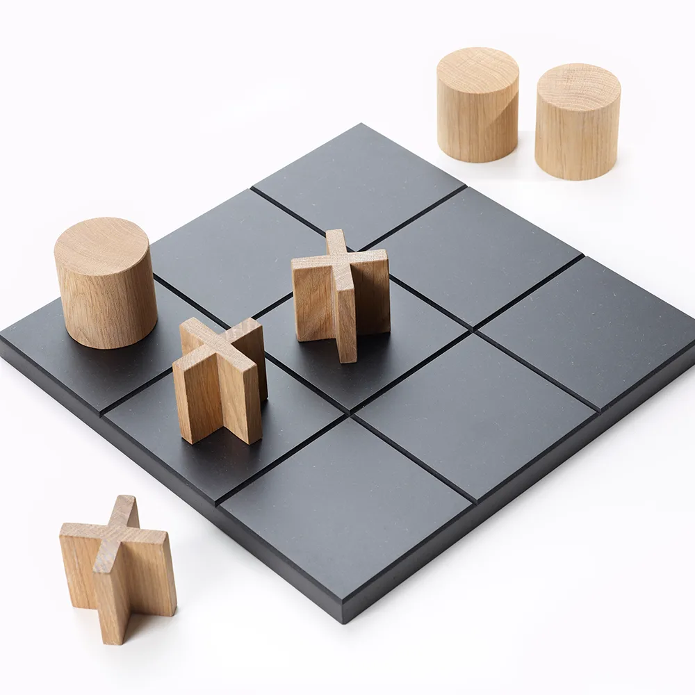 플레이 게임, Black-game pieces in white-oiled oak A2 | 에이투