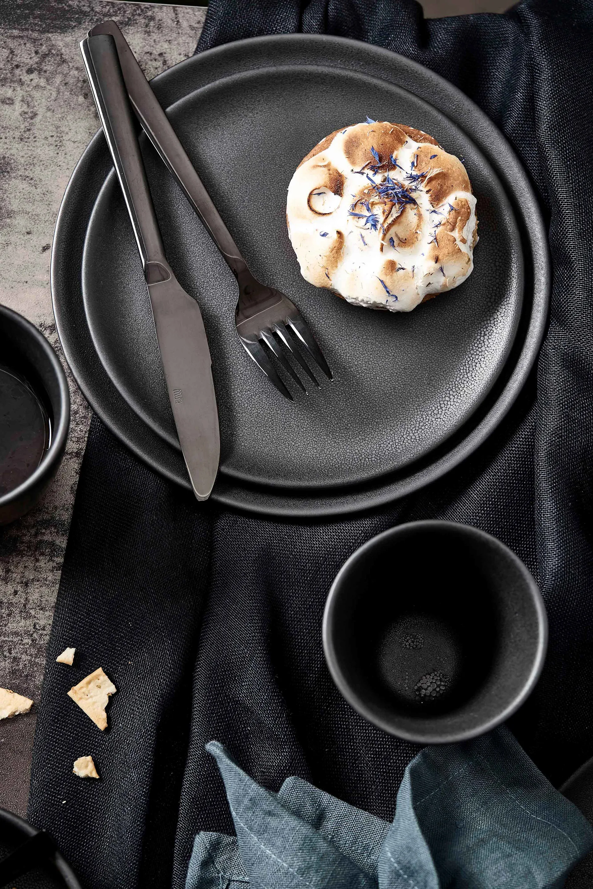 로 접시 Ø20 cm, Titanium black Aida | 아이다