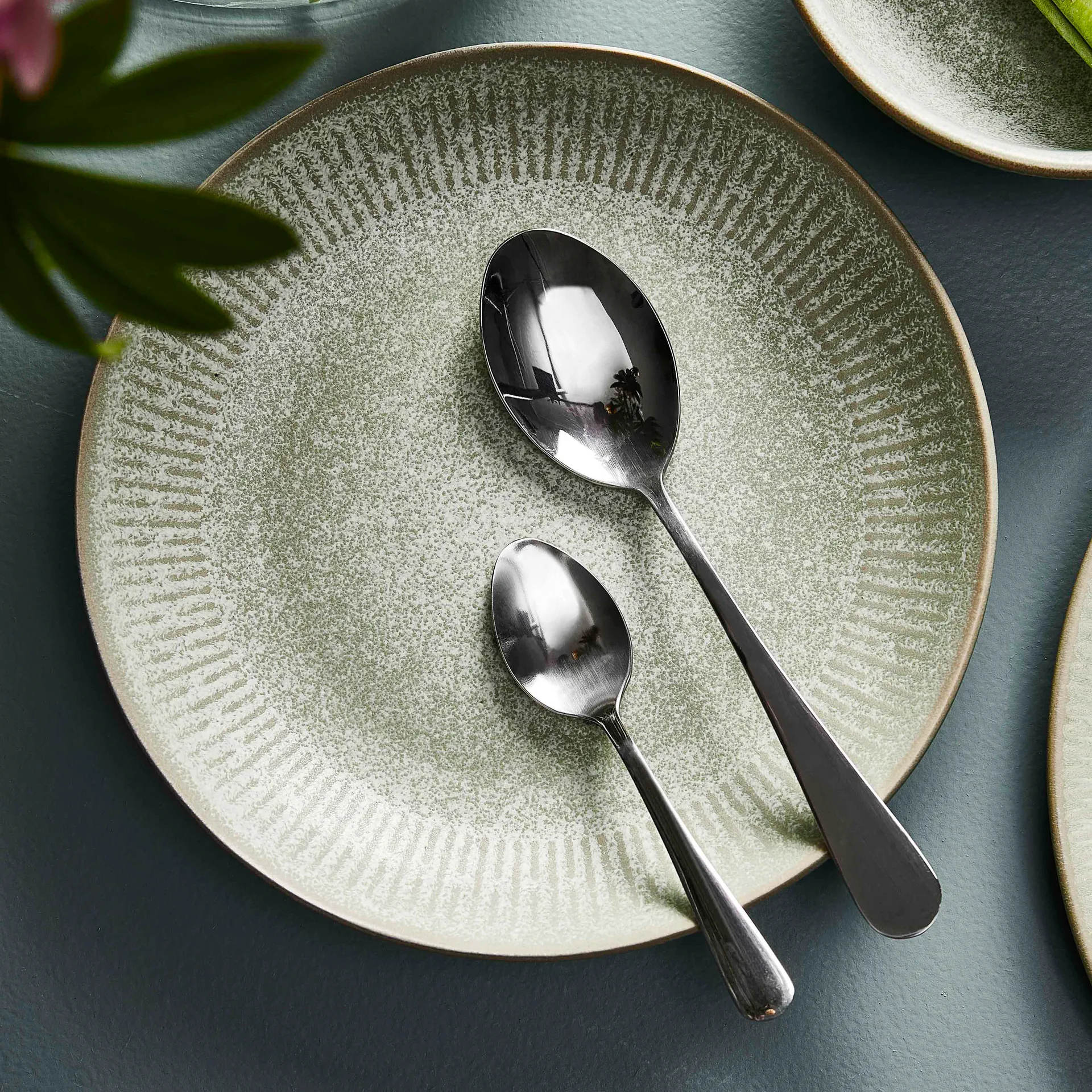 릴리프 스프 접시 Ø22 cm, green Aida | 아이다