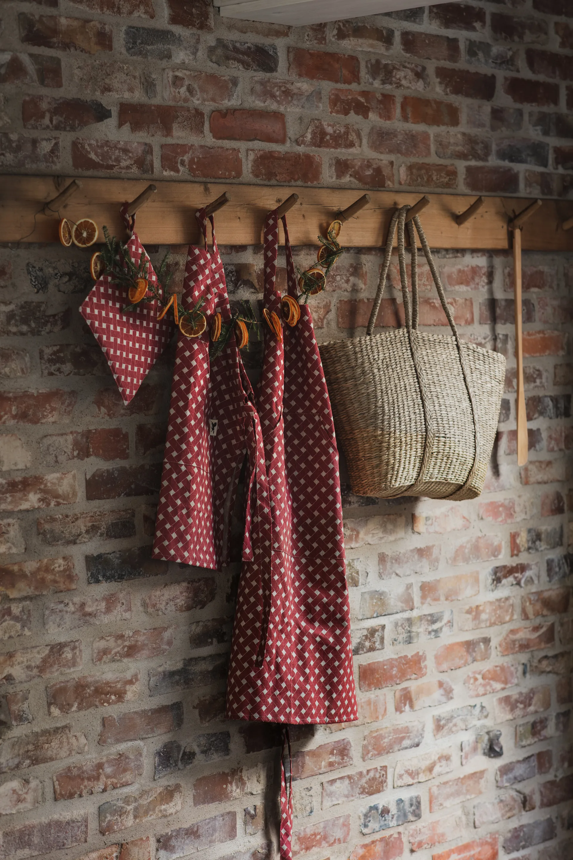 Korg 앞치마, Red Almedahls | 알메달스