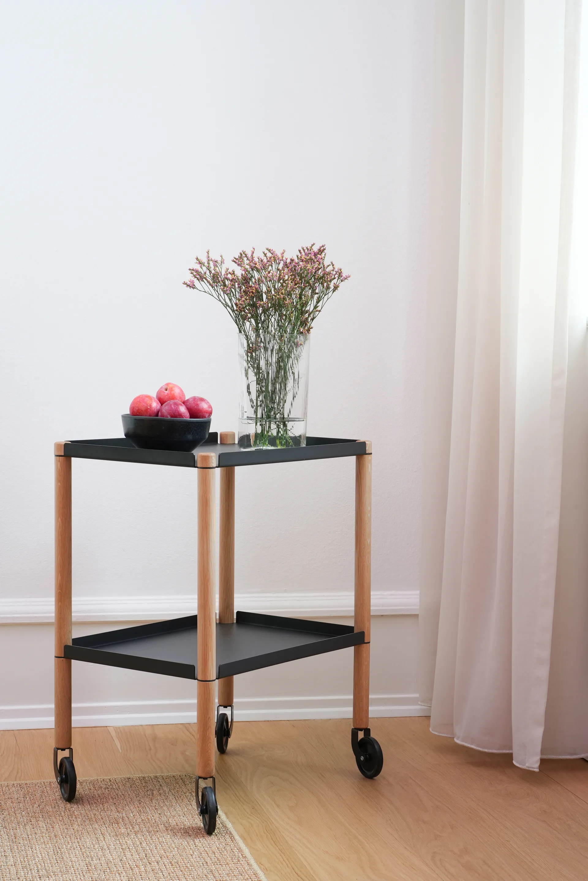 커넥트 테이블, Oiled oak, black metal Andersen Furniture