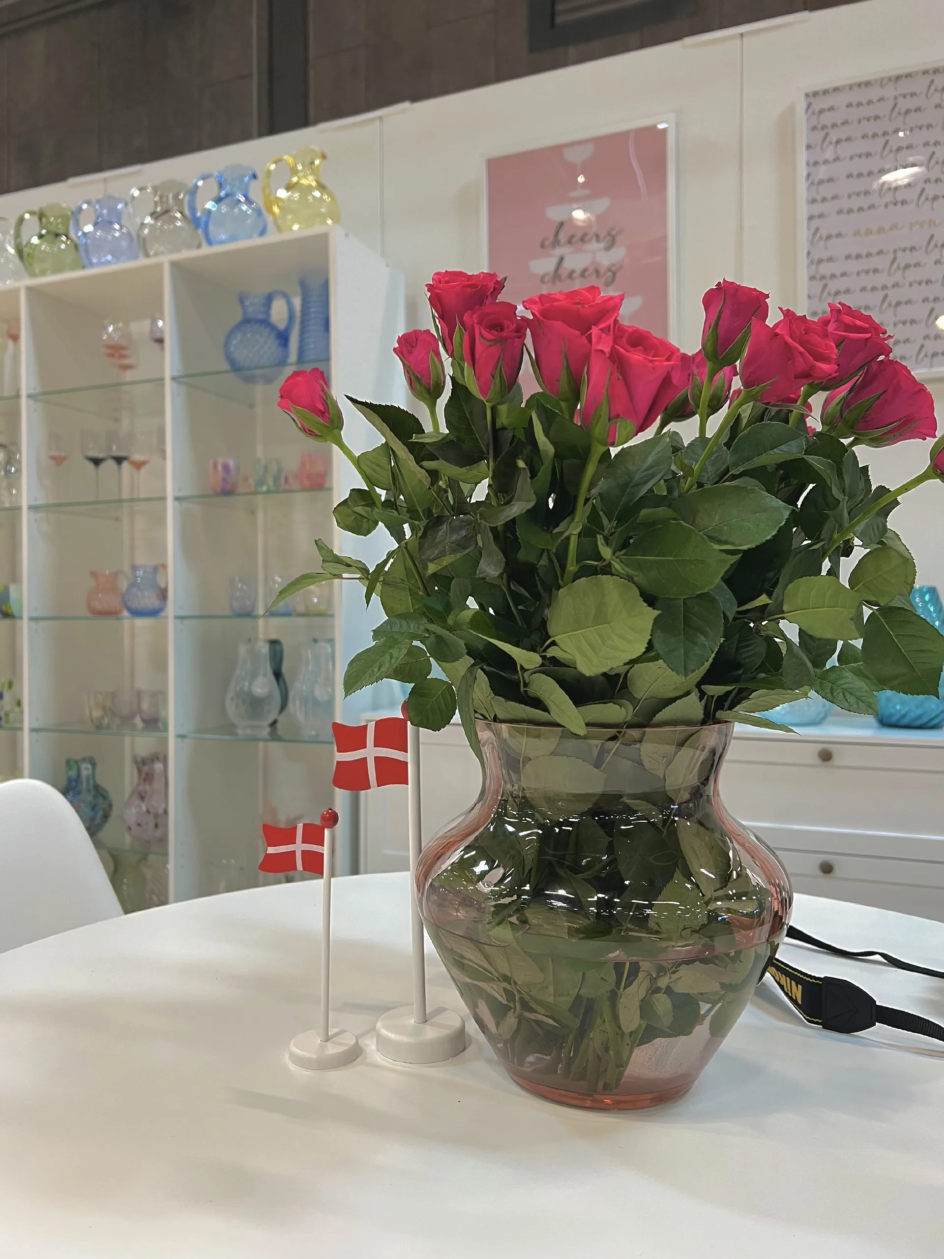 달리아 화병, Indigo Anna Von Lipa