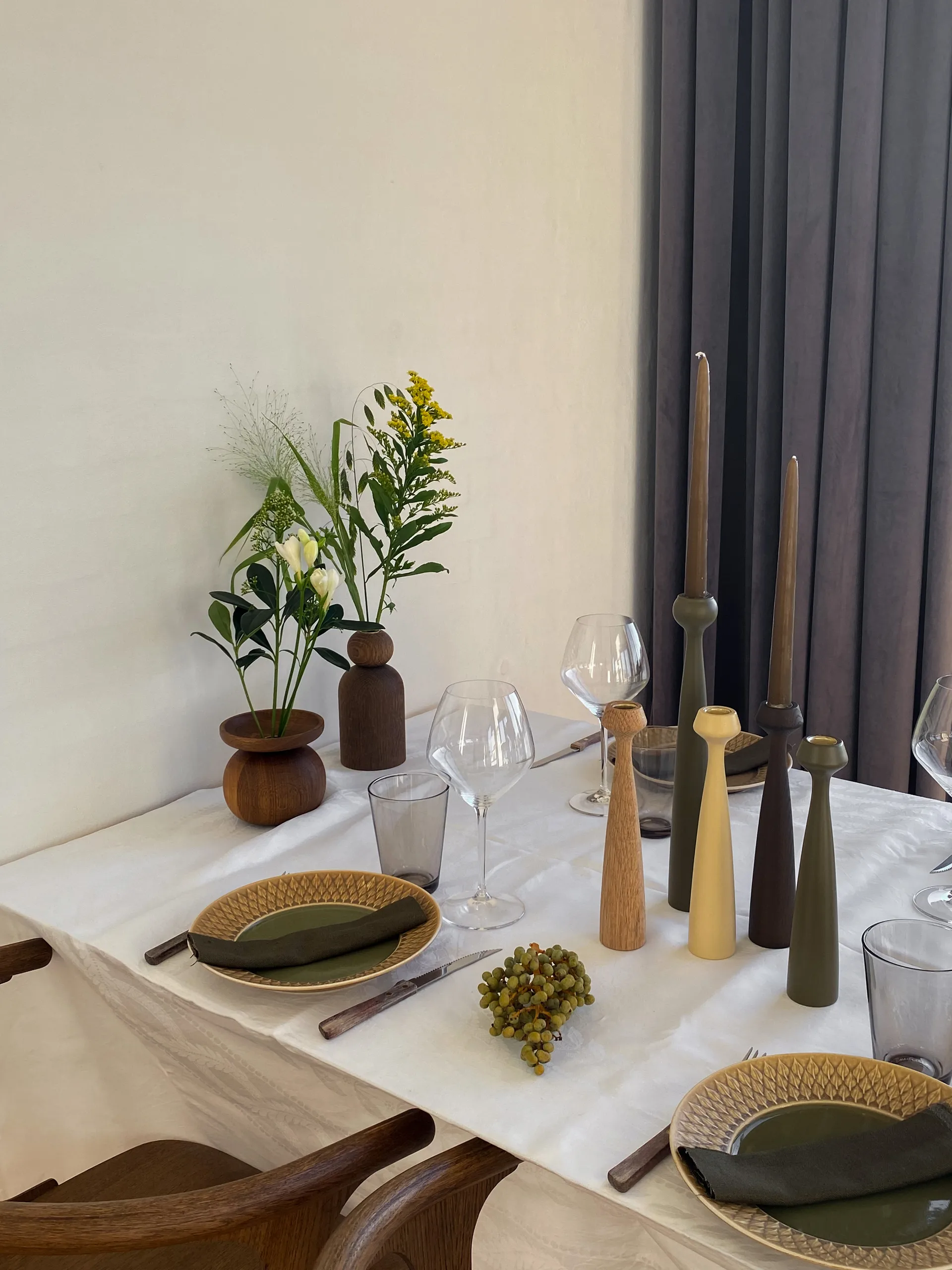 셰이프 볼 화병, Smoked oak Applicata | 어플리카타