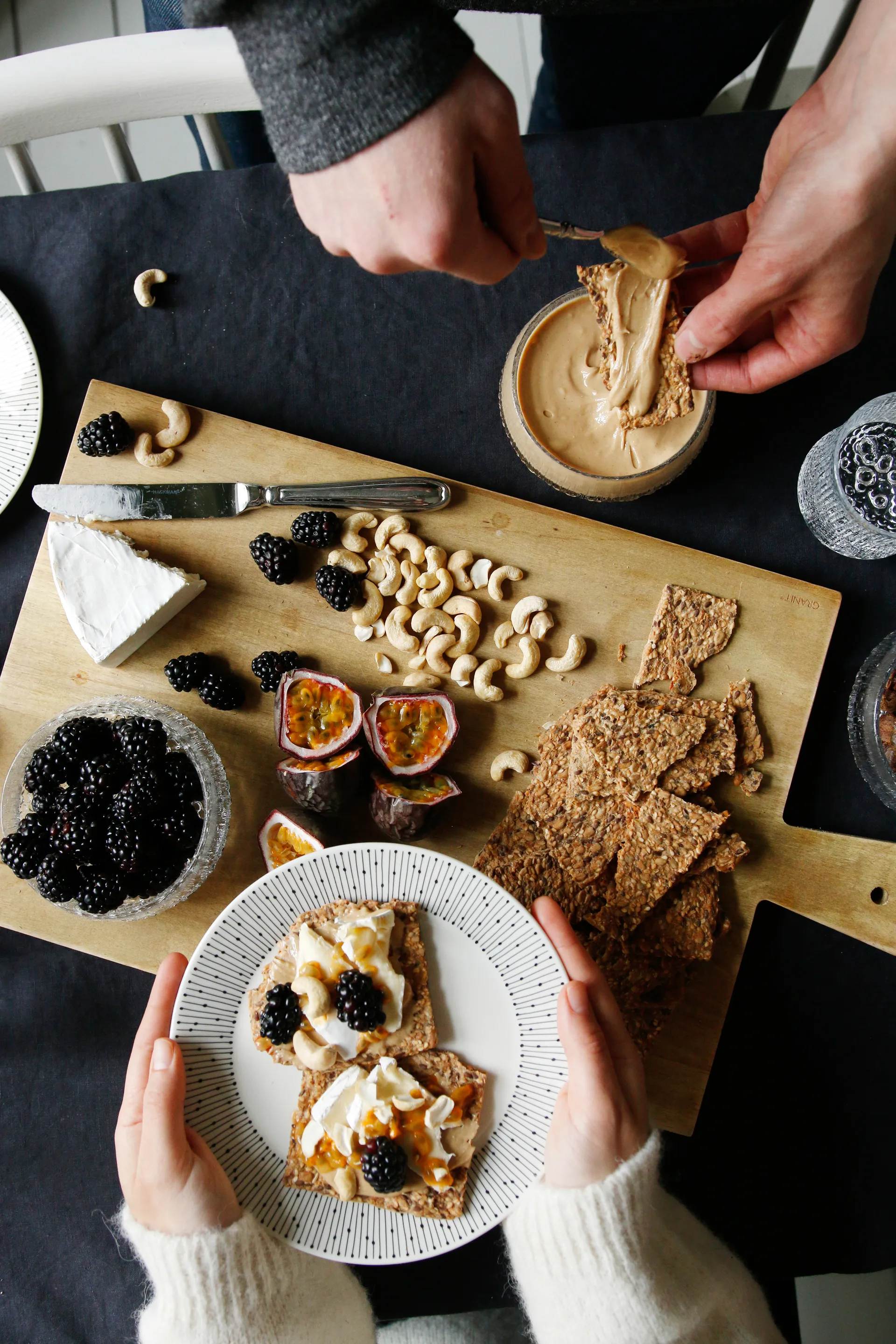 마이니오 사라스투스 접시 19 cm, Black-white Arabia | 아라비아핀란드