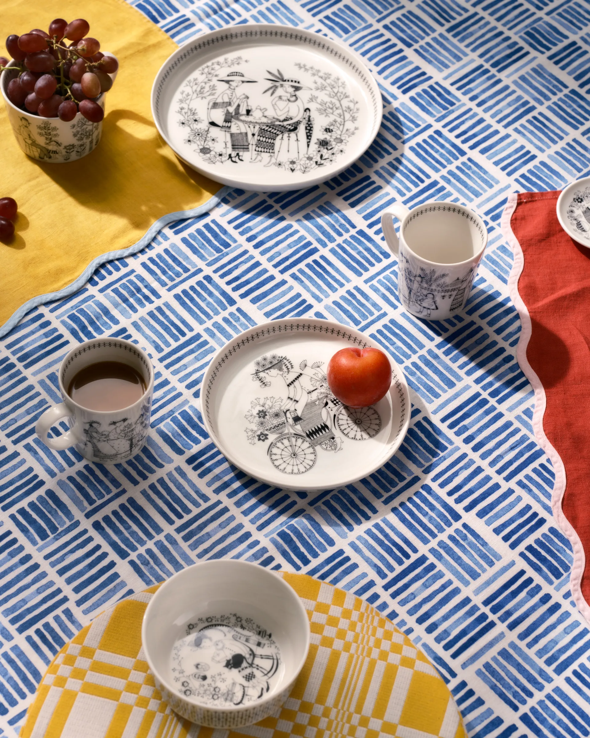 에밀리아 접시 Ø19 cm, Black-white Arabia | 아라비아핀란드