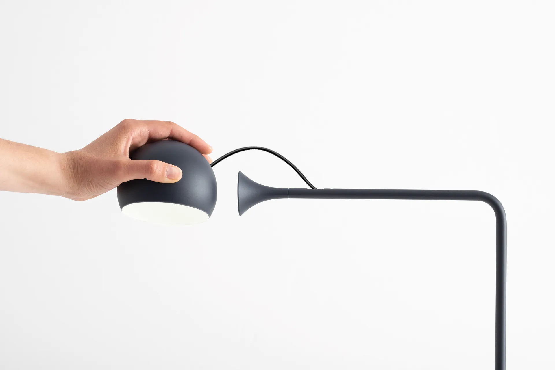 Ixa Reading 플로어 조명, Anthracite Artemide | 아르떼미데