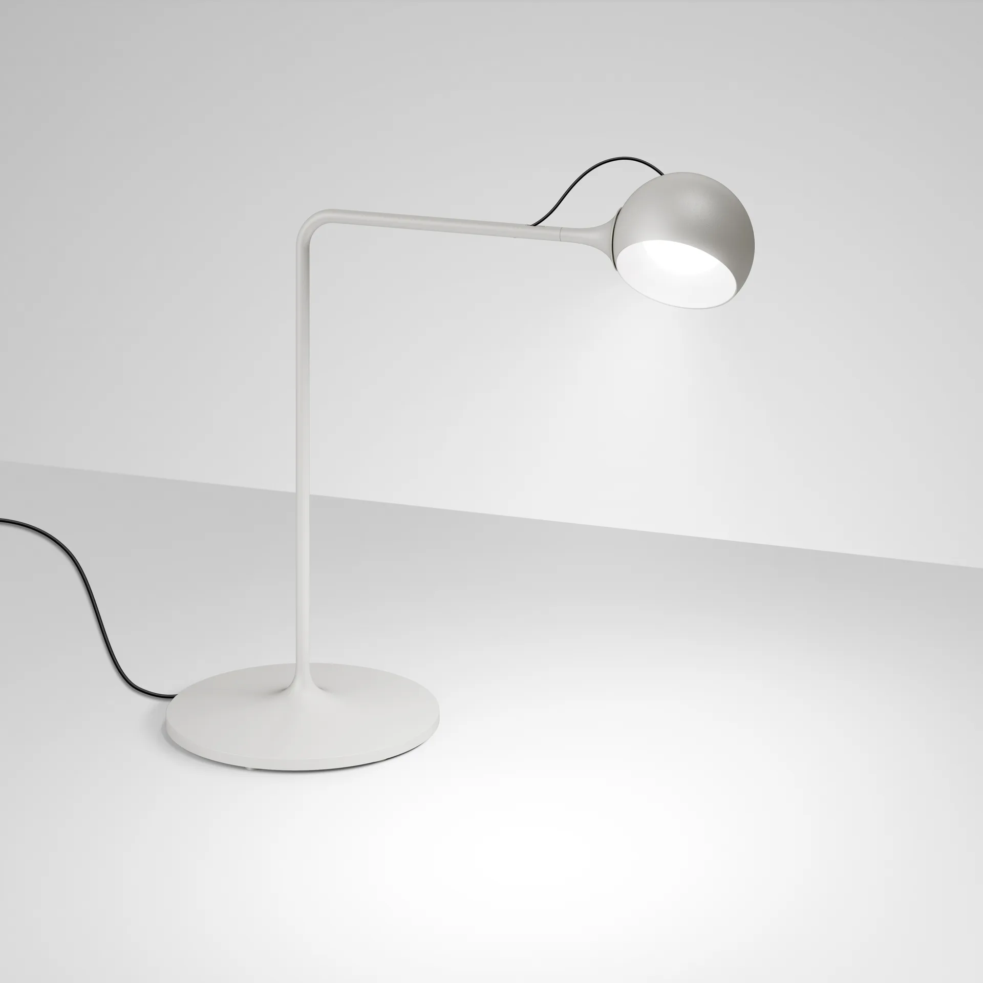 Ixa 테이블 조명, White-grey Artemide | 아르떼미데