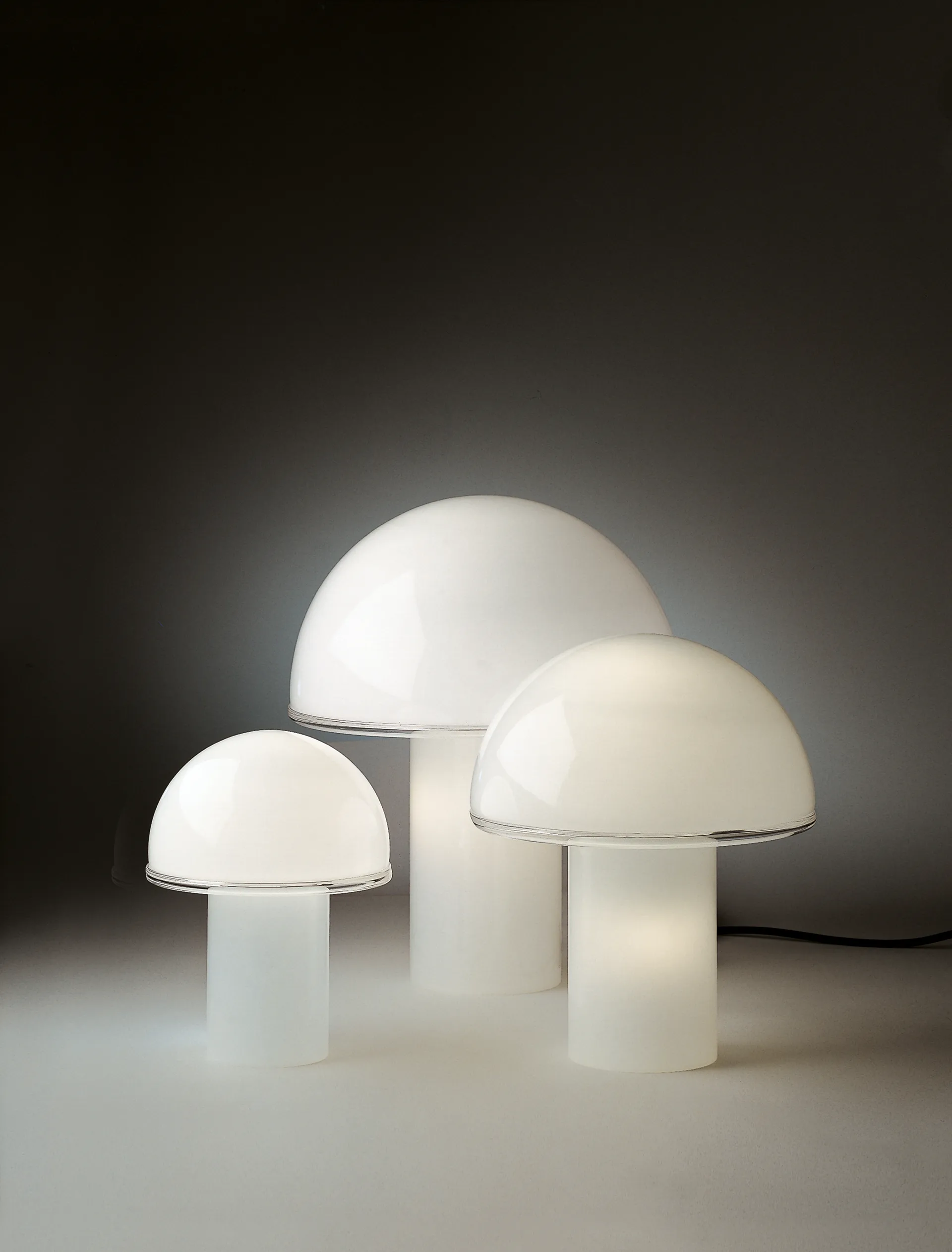 Onfale Grande 테이블 조명 Ø36 cm, Opal white Artemide | 아르떼미데
