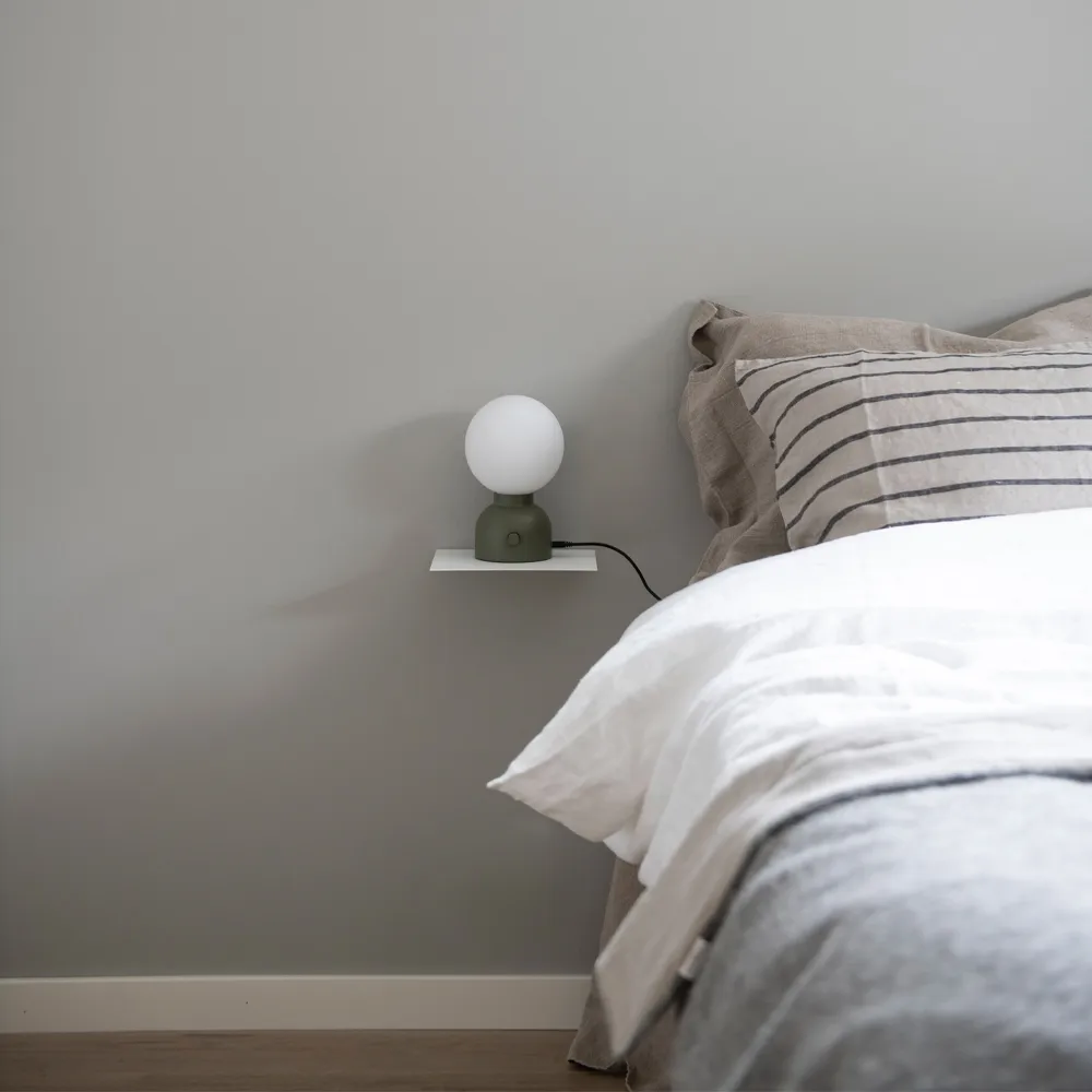 Pluggie 테이블 조명, Powder green, opal glass Ateljé Lyktan | 아뜰리에 릭탄