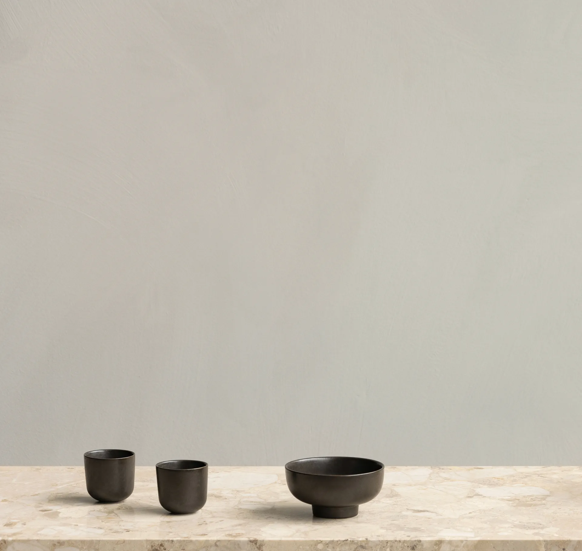 뉴 놈 보울 온 풋 Ø12 cm, Dark glazed Audo Copenhagen | 오도 코펜하겐