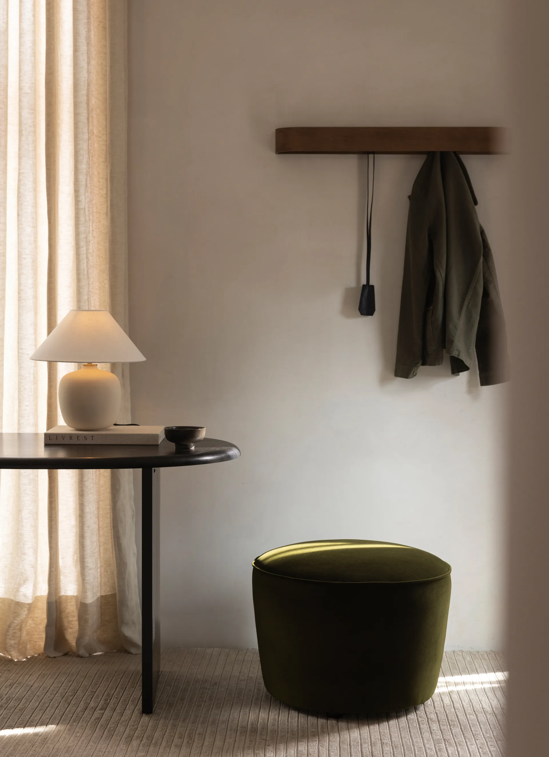 에포크 옷 행거 79 cm, Dark stained oak Audo Copenhagen | 오도 코펜하겐