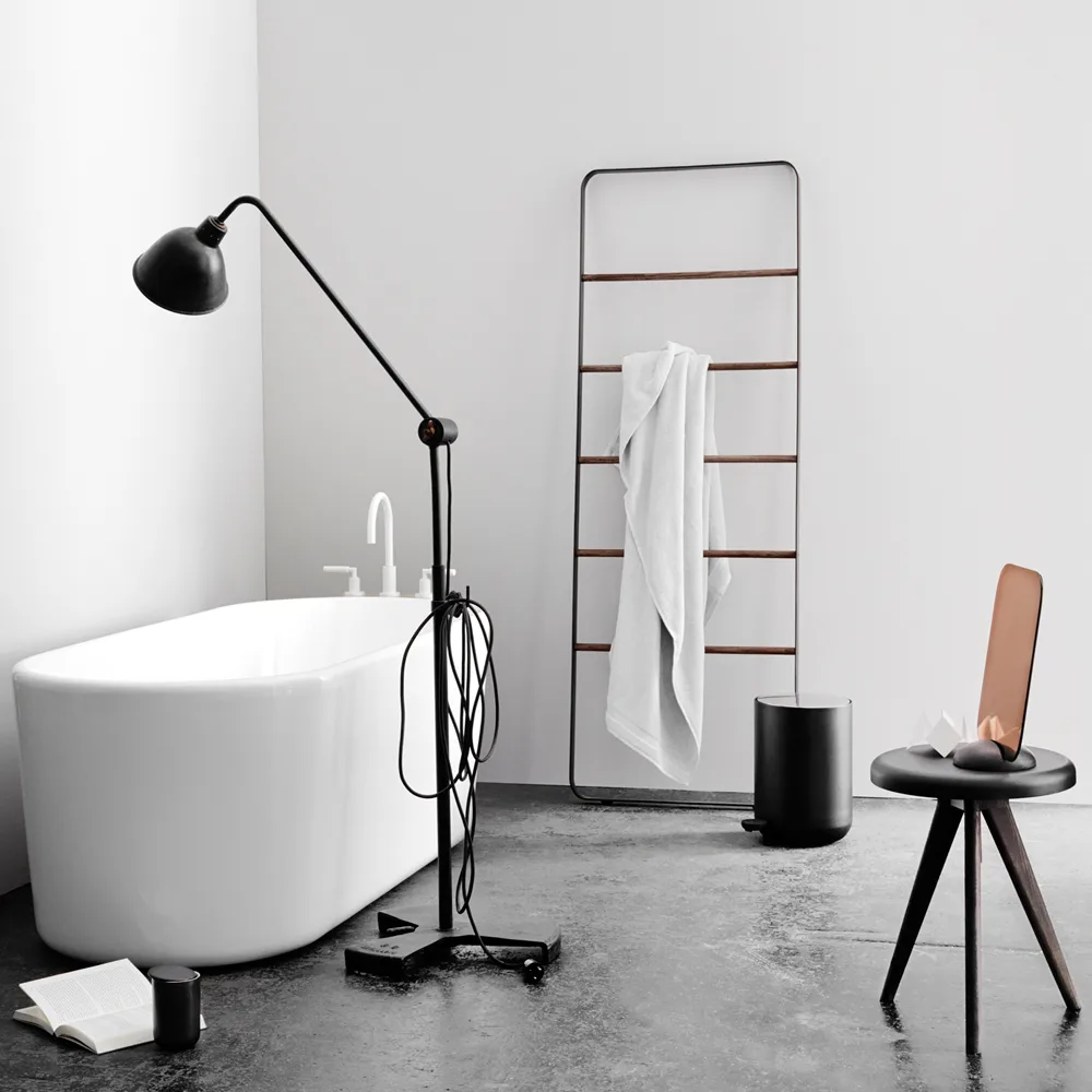 타올 타올 행거, Black, bars in dark ash, leather Audo Copenhagen | 오도 코펜하겐