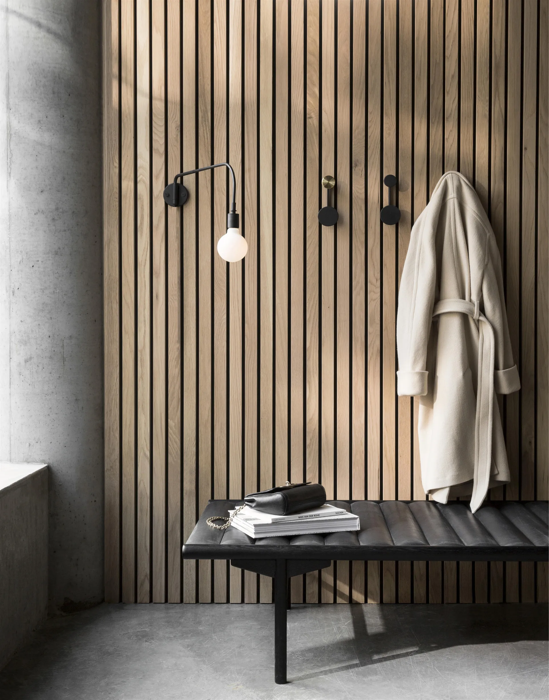 애프터룸 옷걸이 행거 스몰, black brass Audo Copenhagen | 오도 코펜하겐