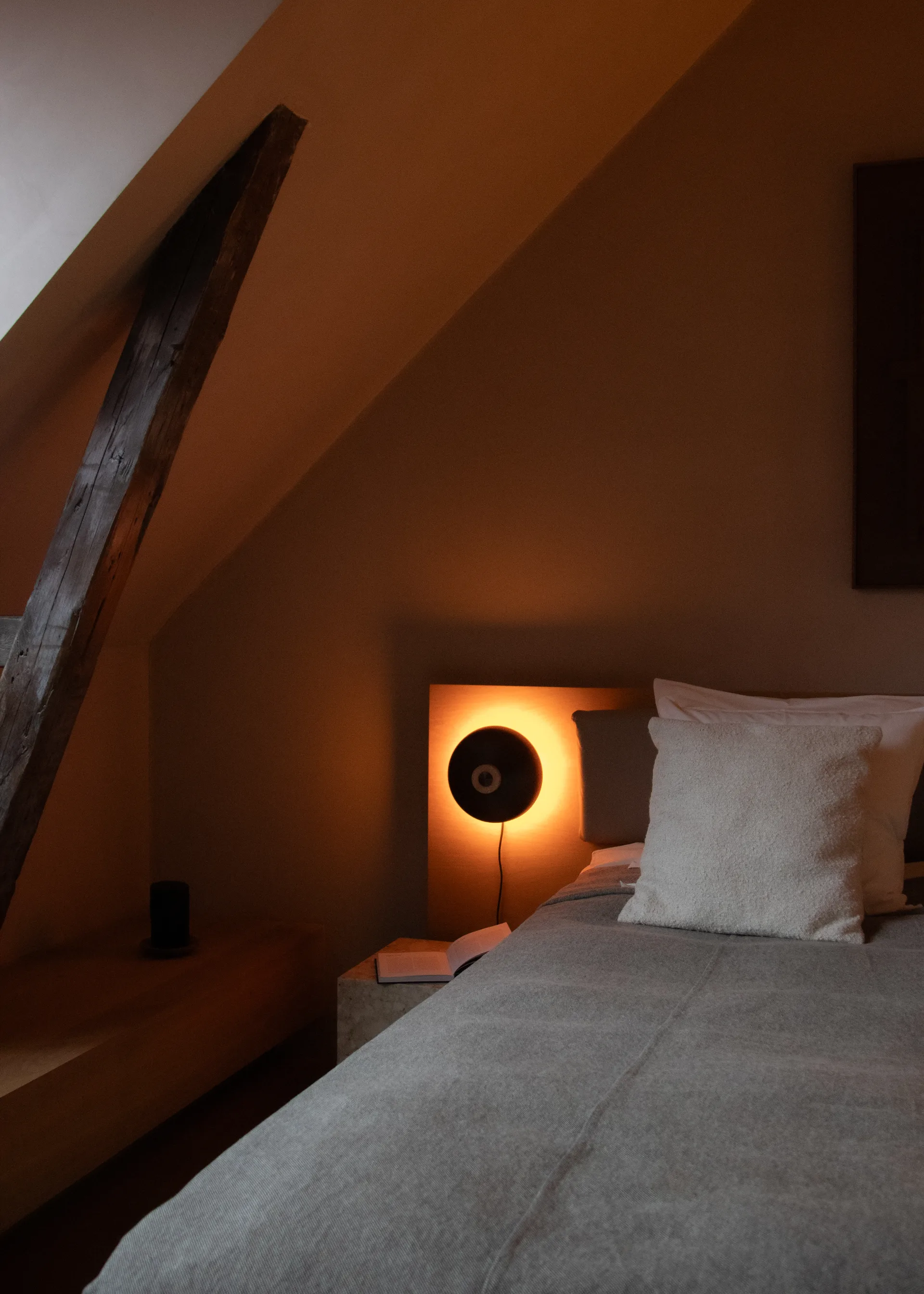 리버스 벽 조명, Bronzed aluminium Audo Copenhagen | 오도 코펜하겐