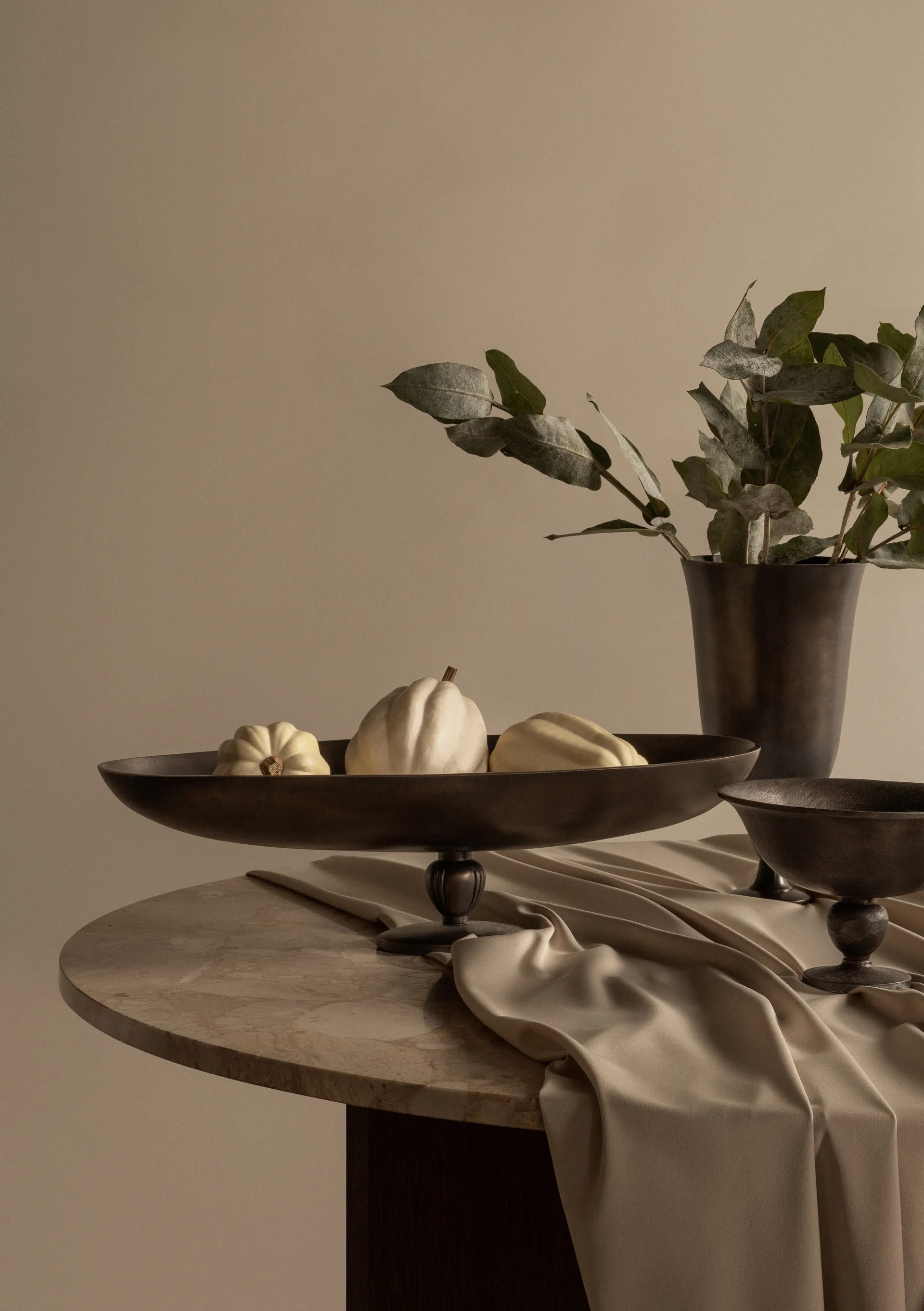 파보트 서빙 트레이 온 풋, Brown Audo Copenhagen | 오도 코펜하겐