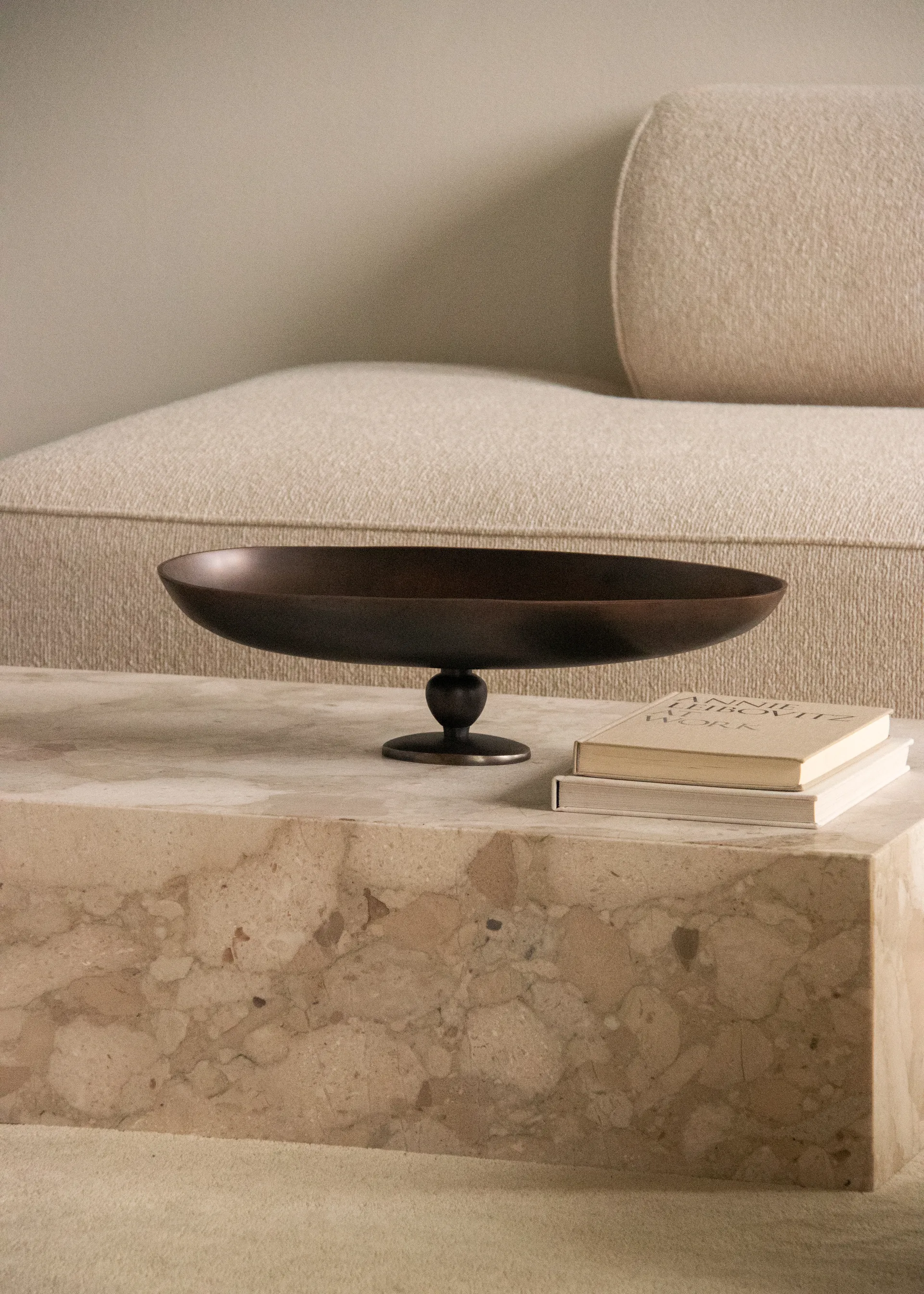 파보트 서빙 트레이 온 풋, Brown Audo Copenhagen | 오도 코펜하겐