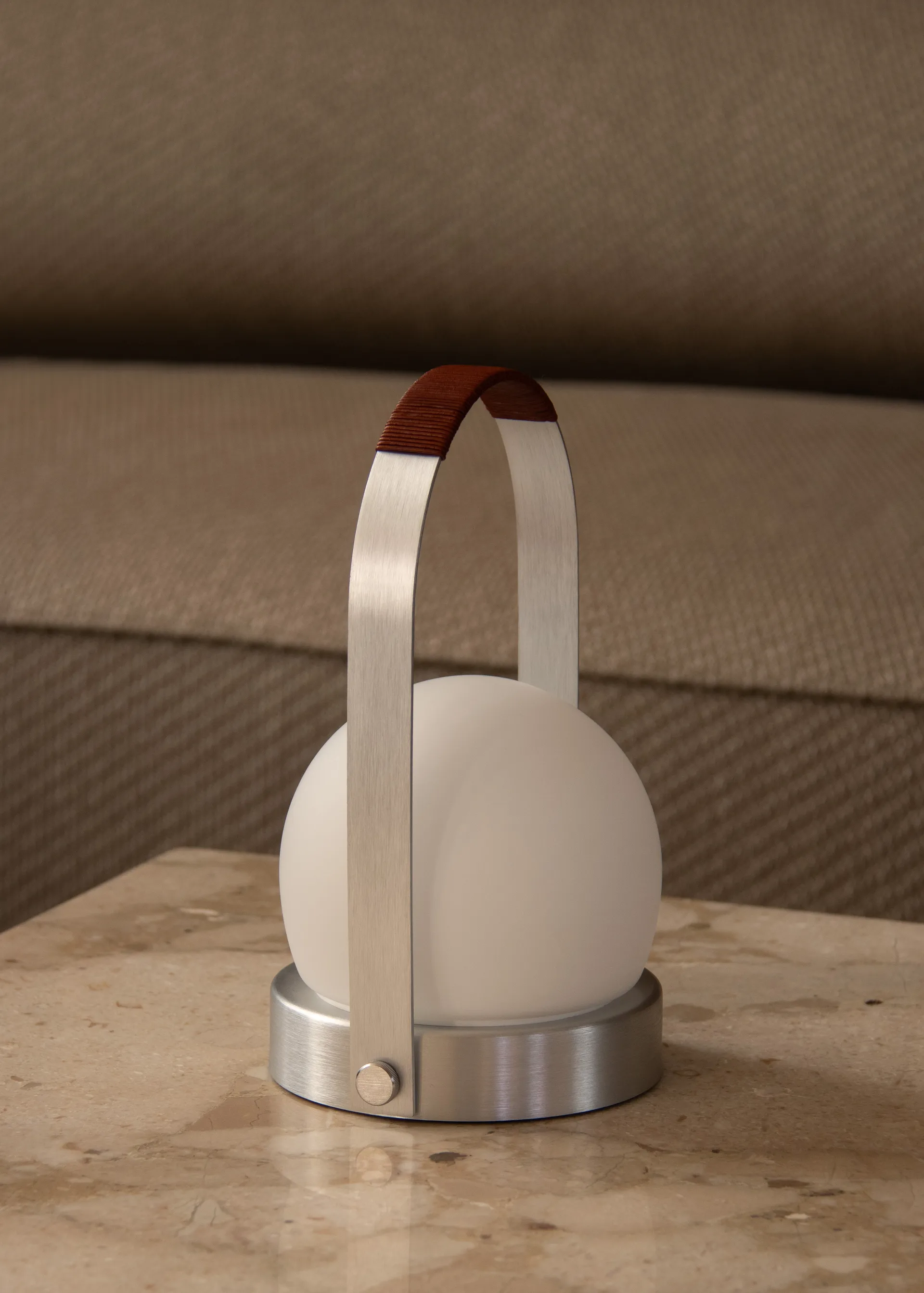 캐리 무선 테이블 조명, Brushed Aluminium Audo Copenhagen | 오도 코펜하겐