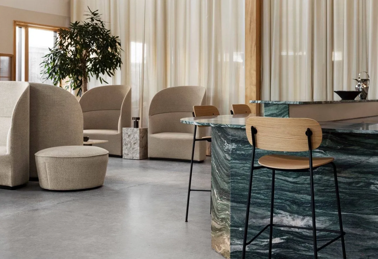 Co Bar Chair 바 스툴, Oak-chromed steel, 75 cm Audo Copenhagen | 오도 코펜하겐