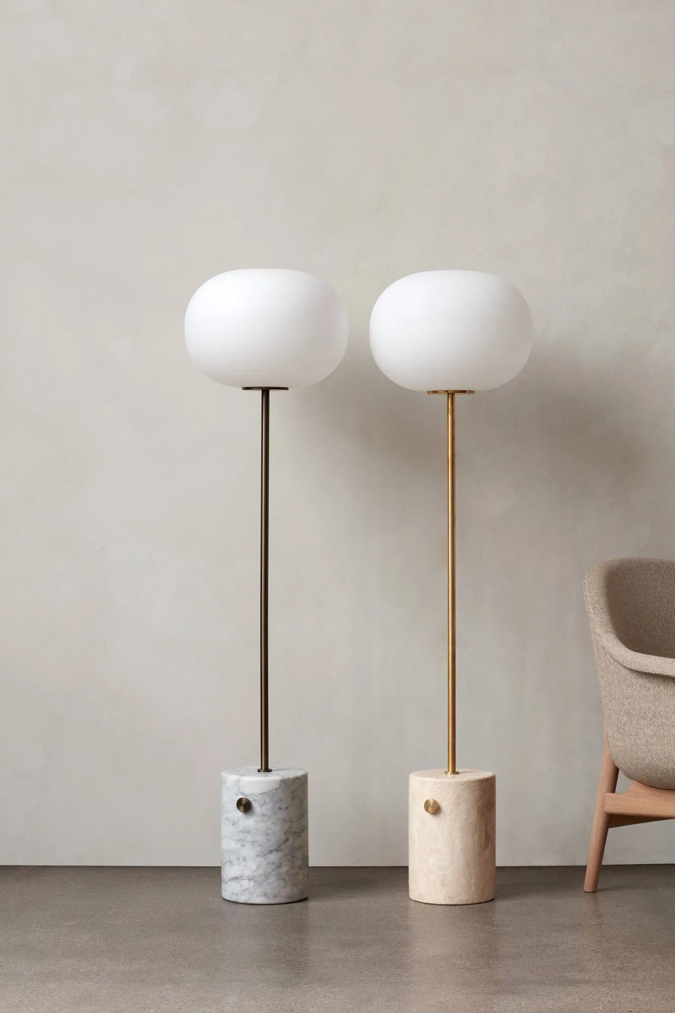 JWDA 플로어 조명, Carrara marble-bronzed brass, 130 cm Audo Copenhagen | 오도 코펜하겐