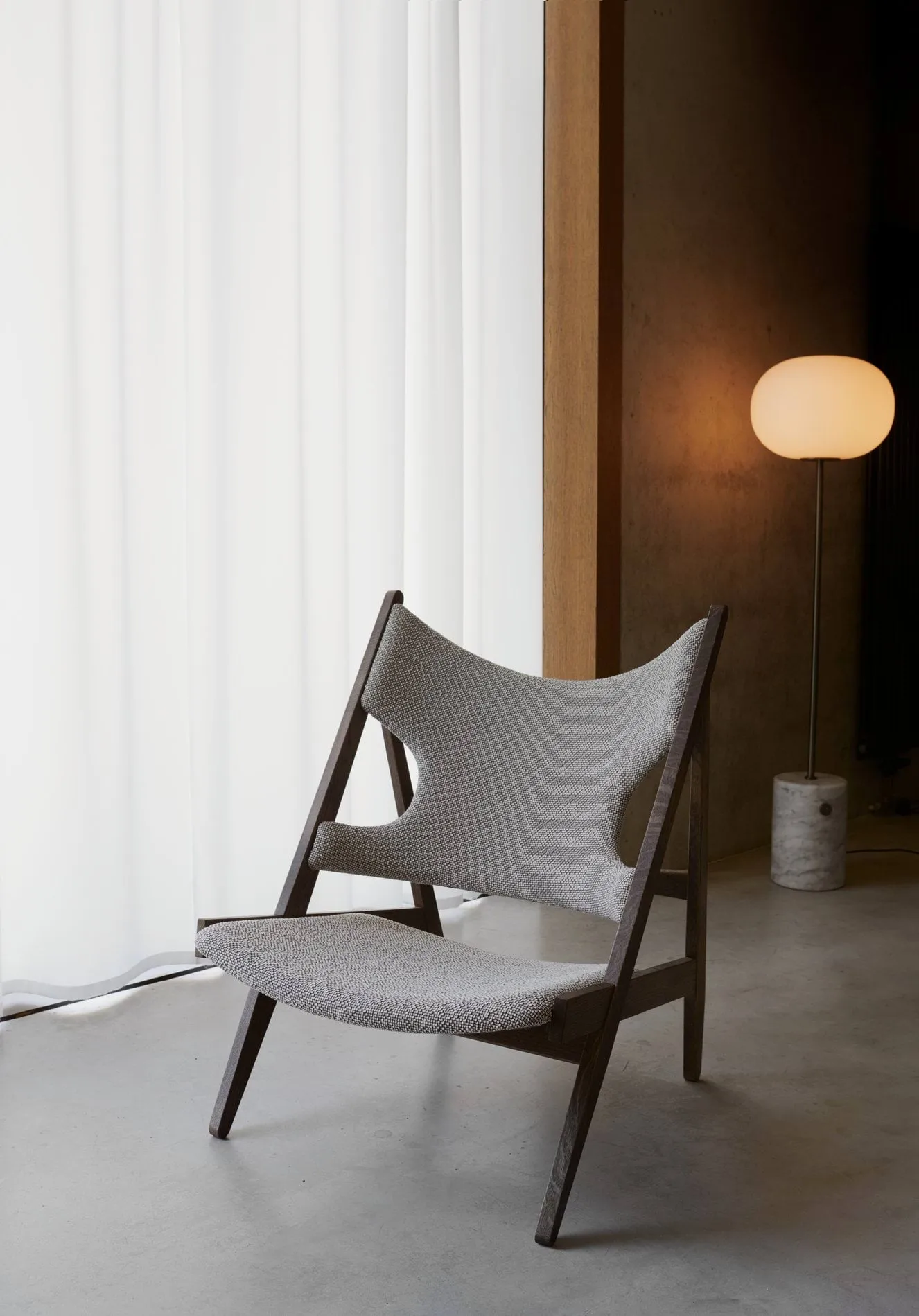 JWDA 플로어 조명, Carrara marble-bronzed brass, 130 cm Audo Copenhagen | 오도 코펜하겐