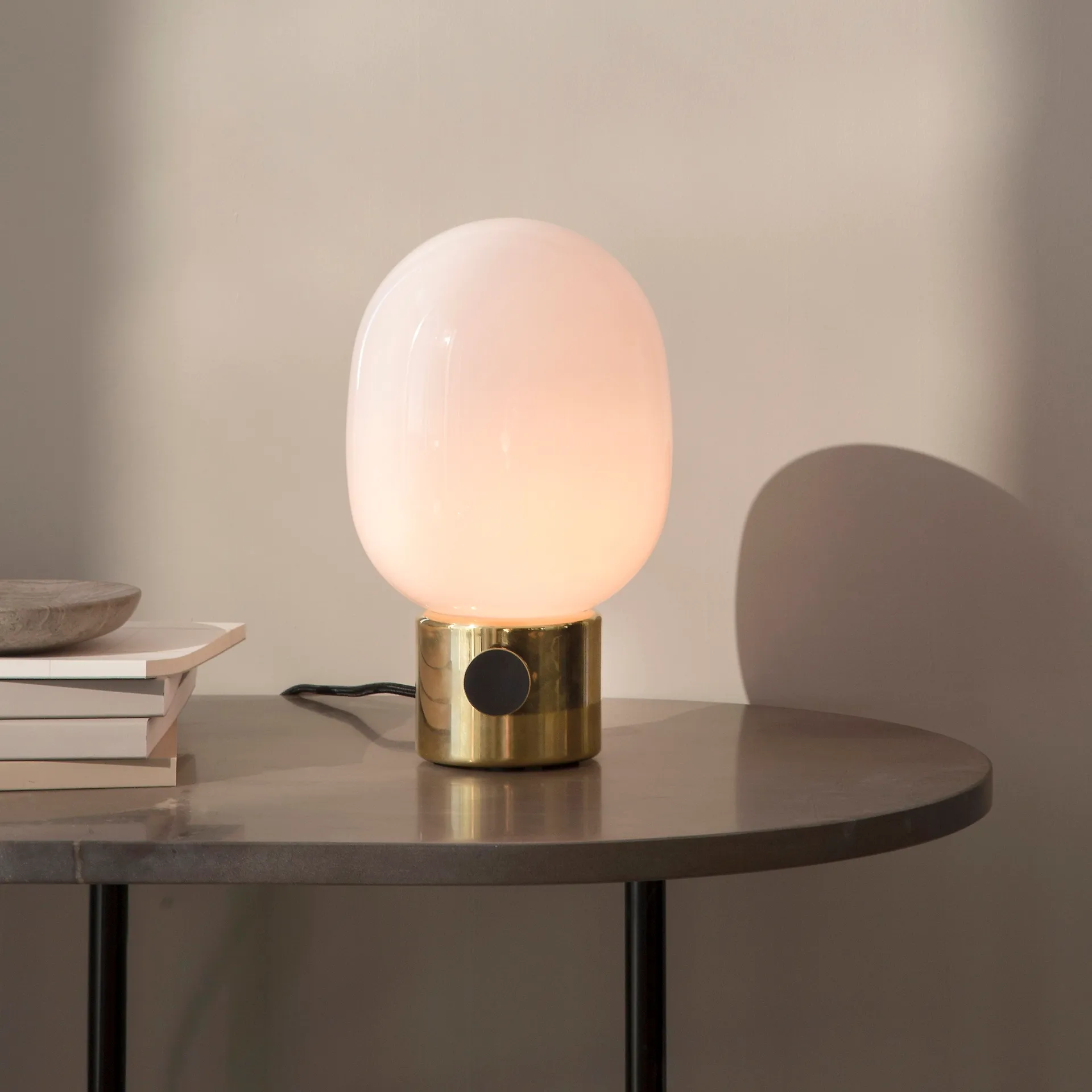 JWDA 테이블 조명, polished brass Audo Copenhagen | 오도 코펜하겐