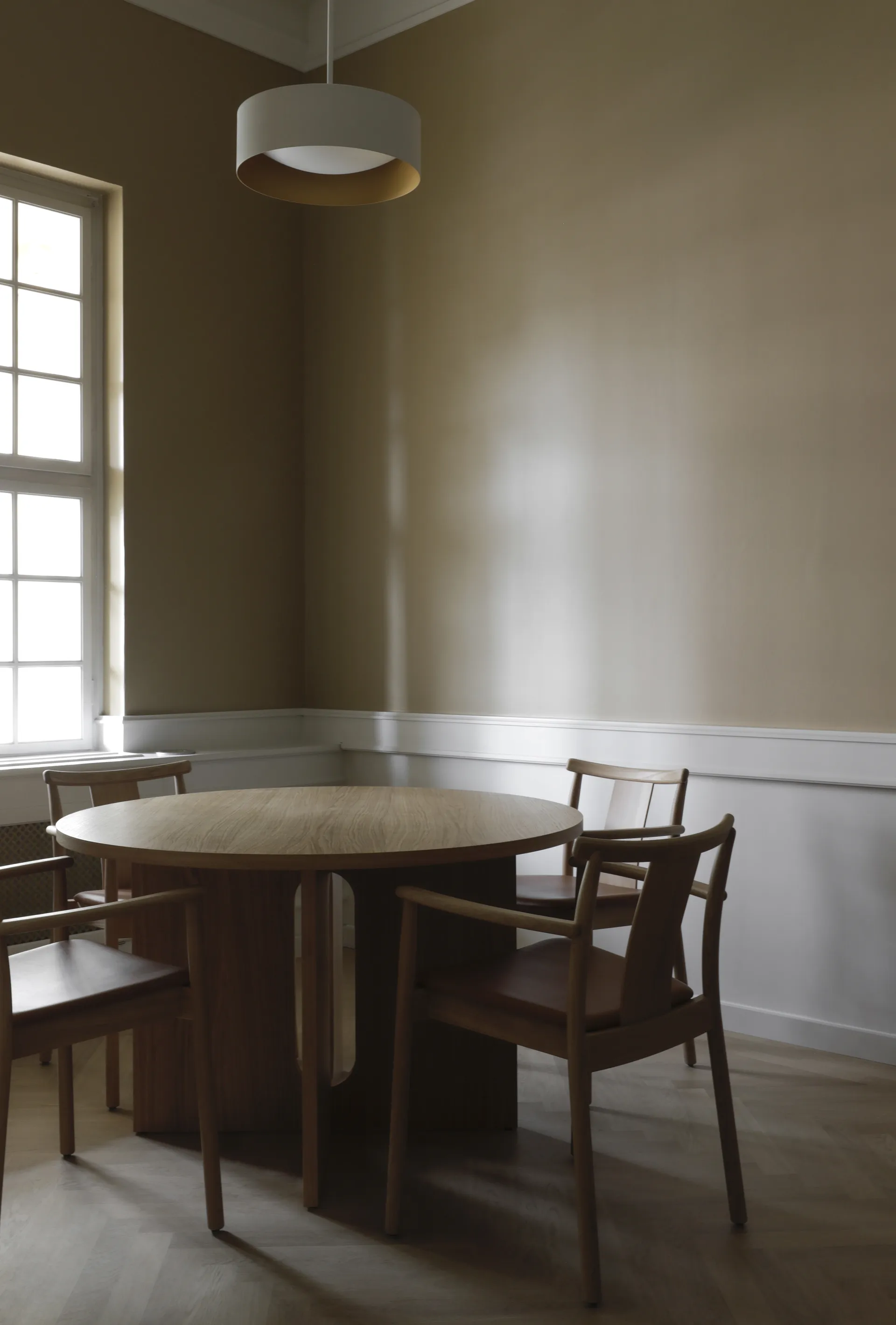 Merkur 암 체어 & 쿠션, Oak- Dakar 0250 cognac Audo Copenhagen | 오도 코펜하겐