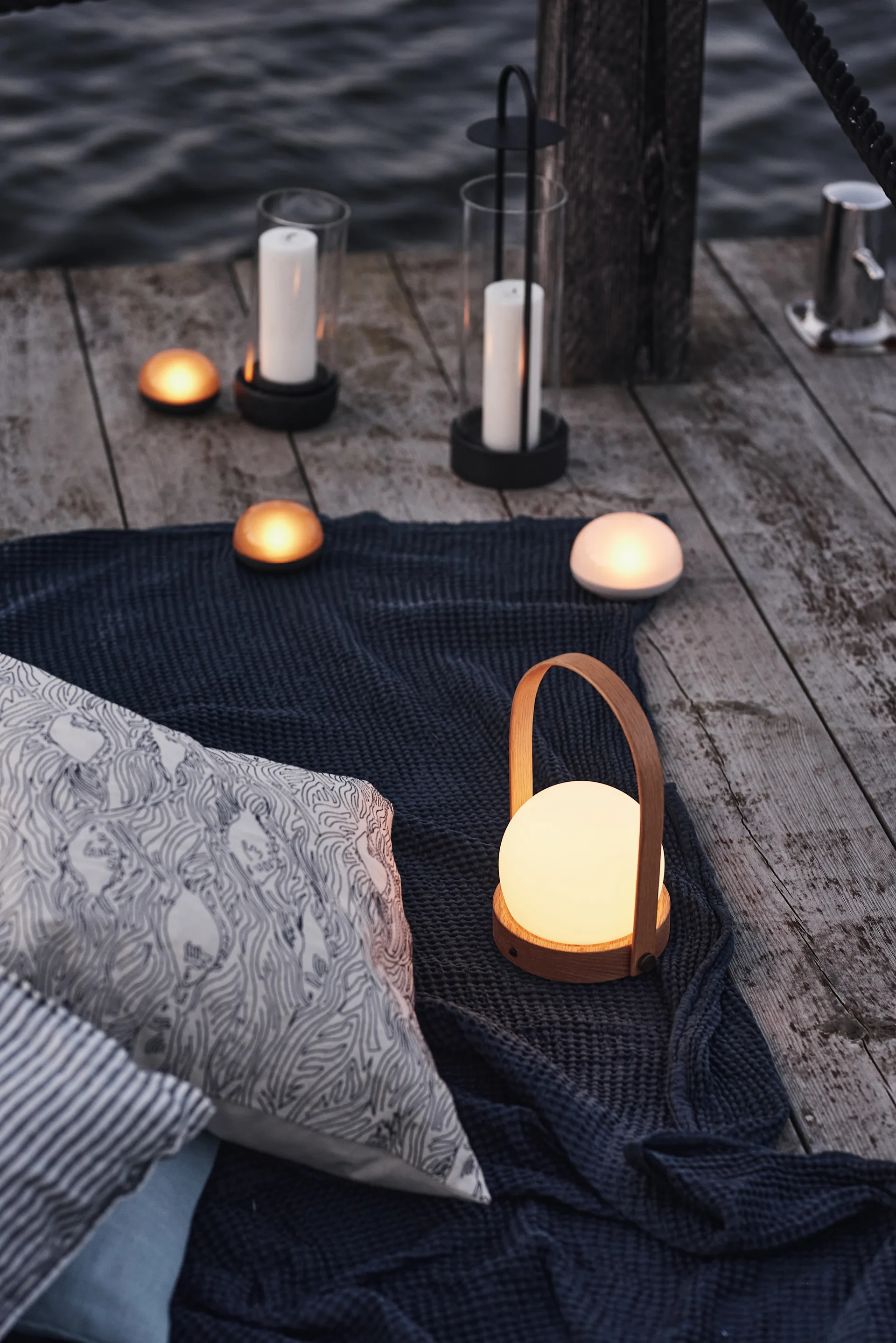 캐리 무선 테이블 조명 한정판, Natural oak Audo Copenhagen | 오도 코펜하겐