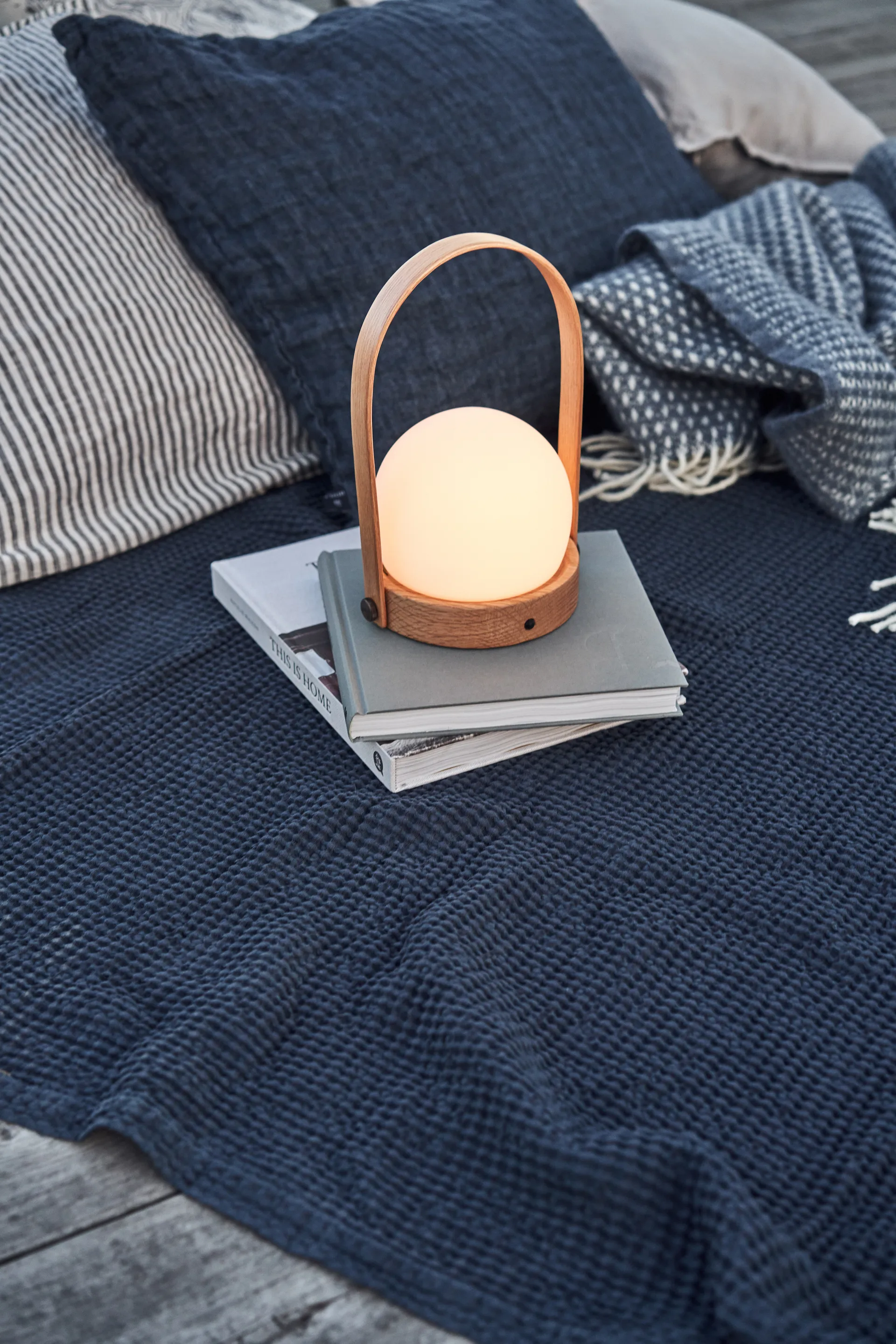 캐리 무선 테이블 조명 한정판, Natural oak Audo Copenhagen | 오도 코펜하겐