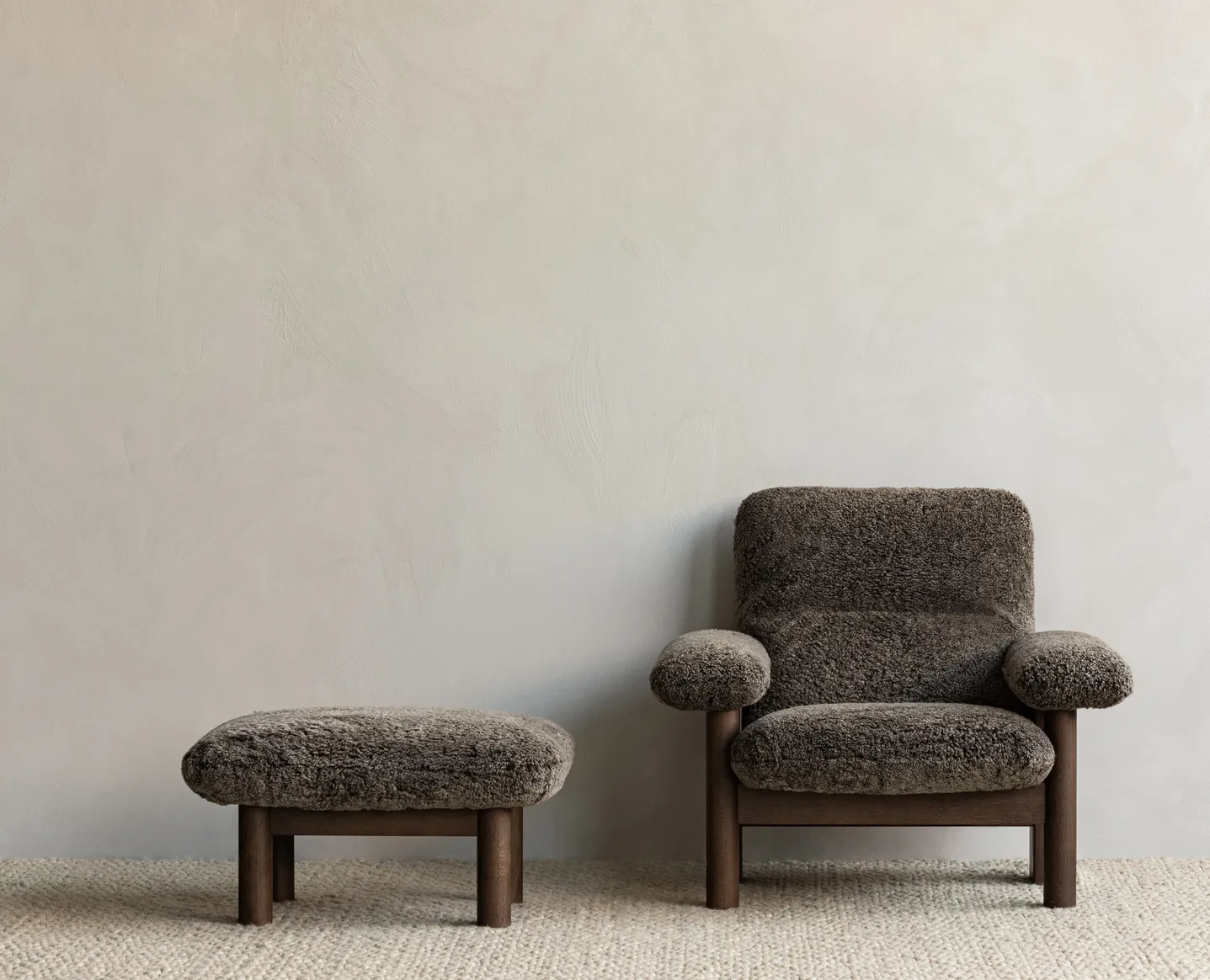 브라실리아 풋스툴, Sheepskin root brown-dark oak Audo Copenhagen | 오도 코펜하겐