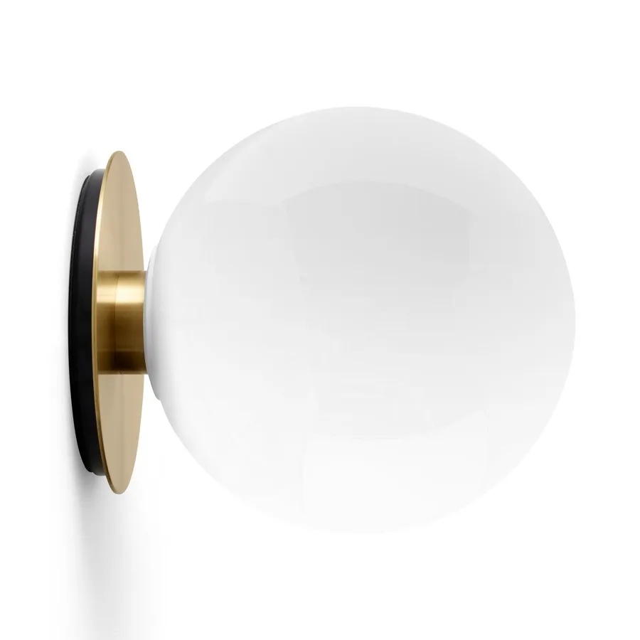 TR 테이블-벽 조명 brass, Polished opal glass Audo Copenhagen | 오도 코펜하겐