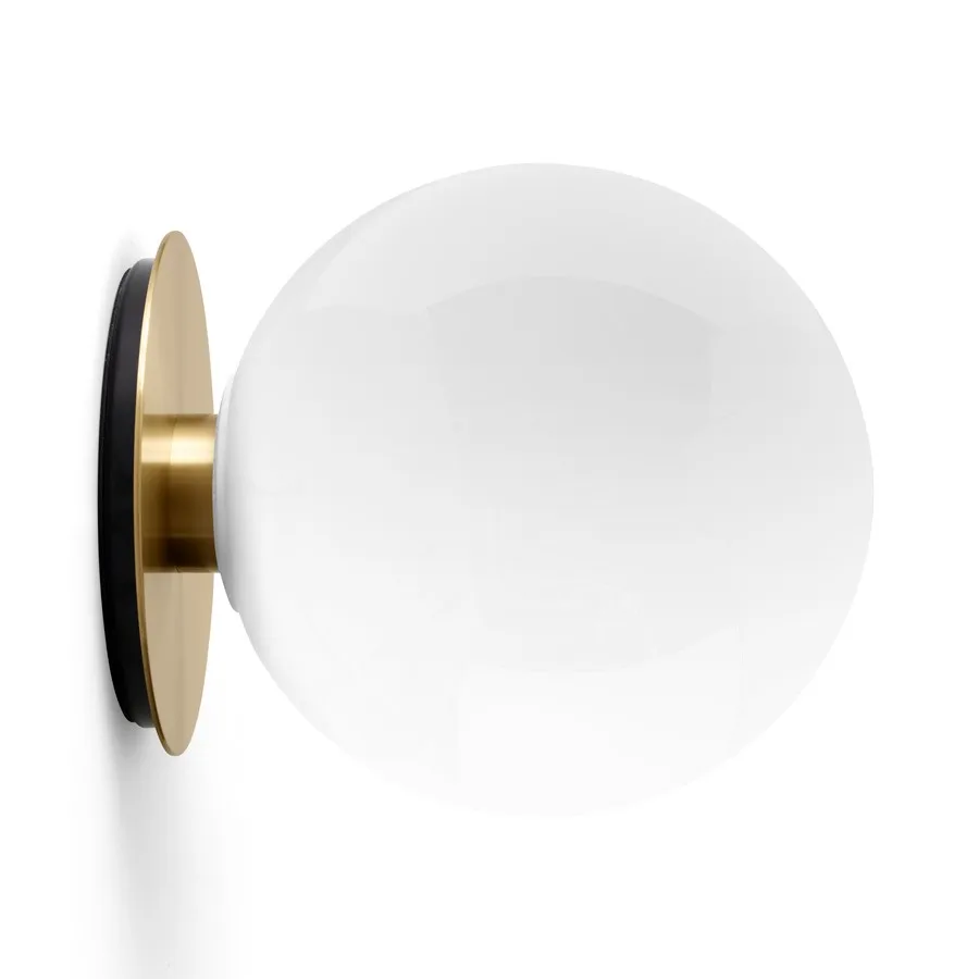 TR 천장-벽 조명 brass, Polished opal glass Audo Copenhagen | 오도 코펜하겐