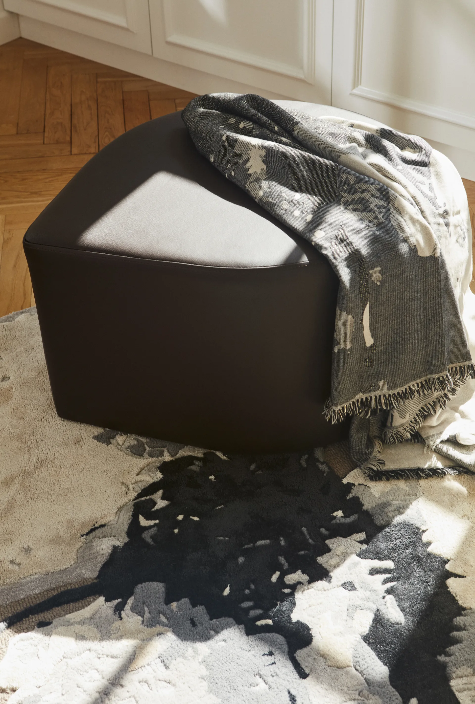 플로레오 스로우 130x170 cm, White-grey AYTM | 에이와이티엠