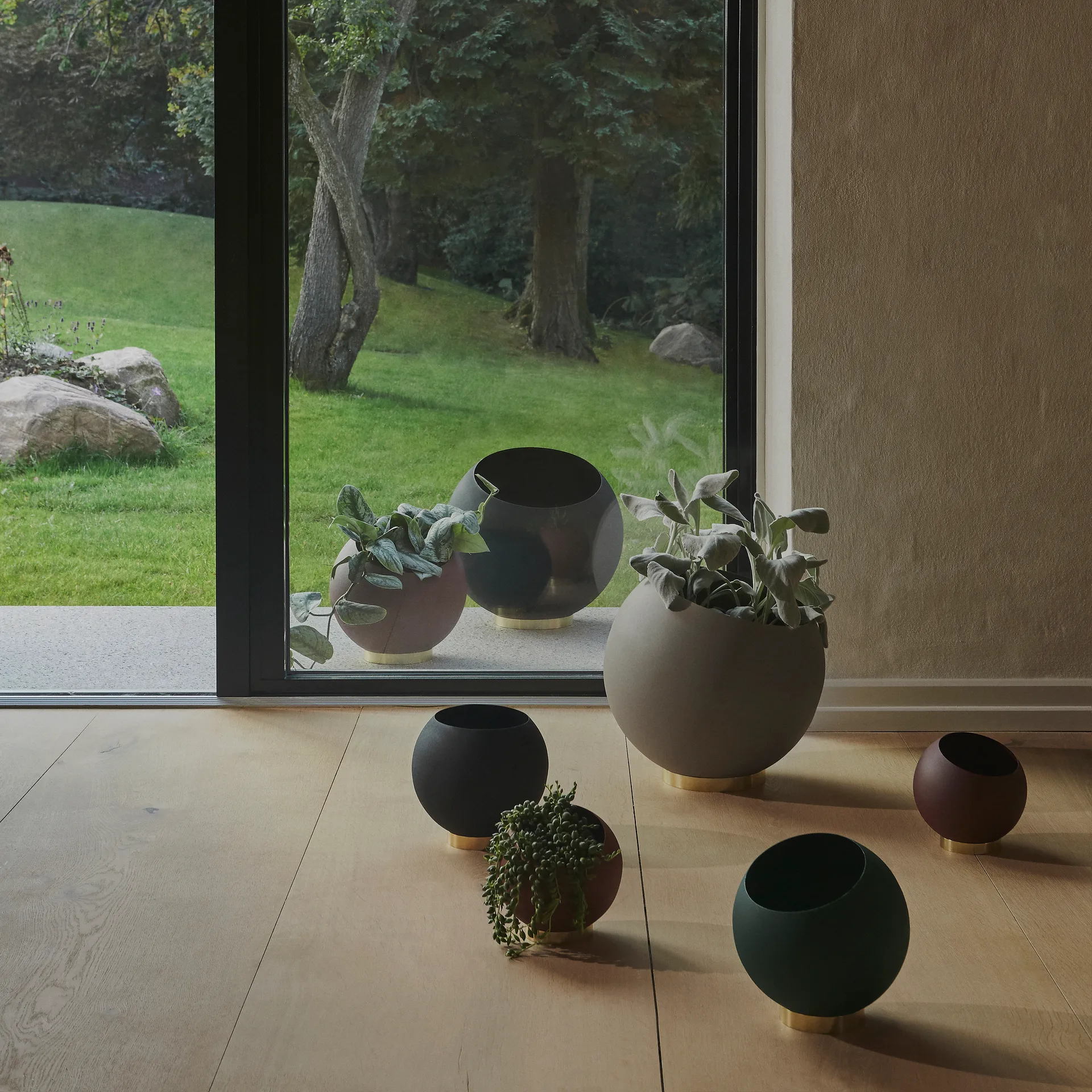 글로브 화분 Ø21 cm, Black AYTM | 에이와이티엠