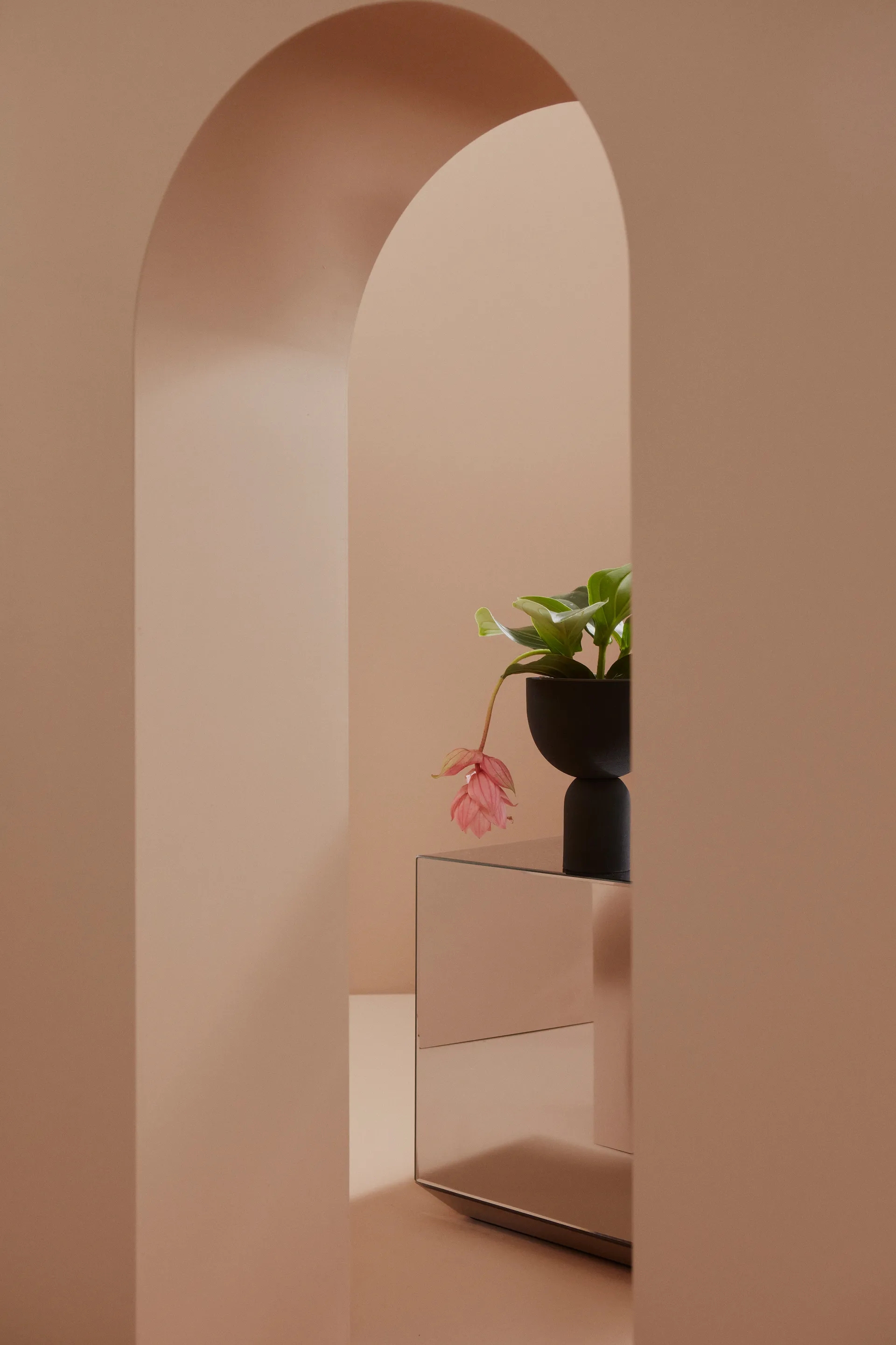 토러스 화분 Ø22 cm, Black-black AYTM | 에이와이티엠