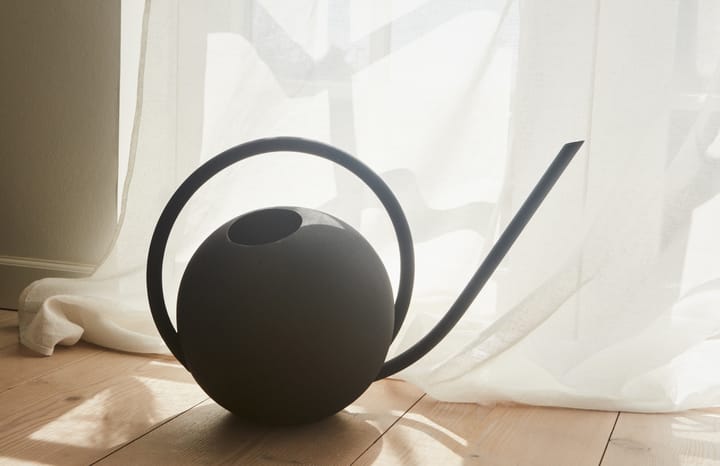 글로브 워터링 캔 34 cm, Black AYTM | 에이와이티엠