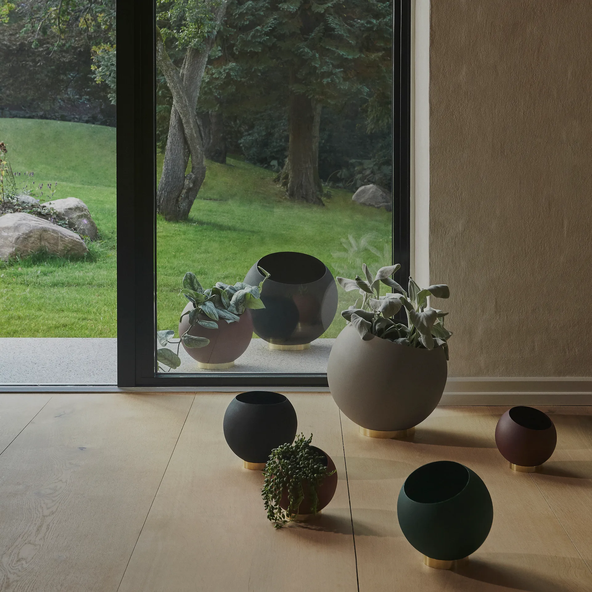 글로브 화분 Ø43 cm, Black AYTM | 에이와이티엠