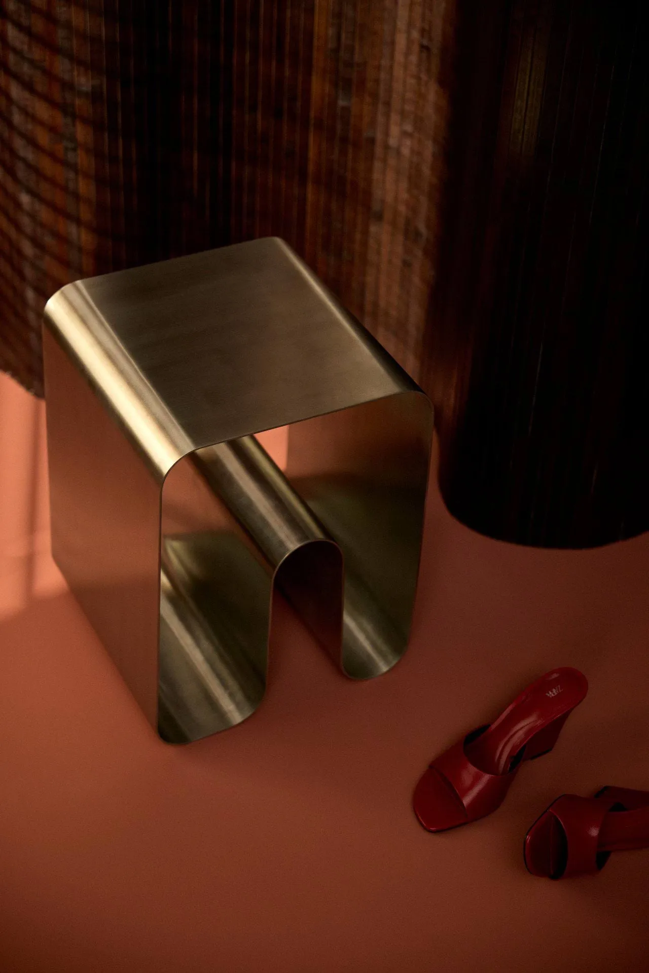 Curva 원목 스툴, Silver, 32x32x43.2 cm AYTM | 에이와이티엠