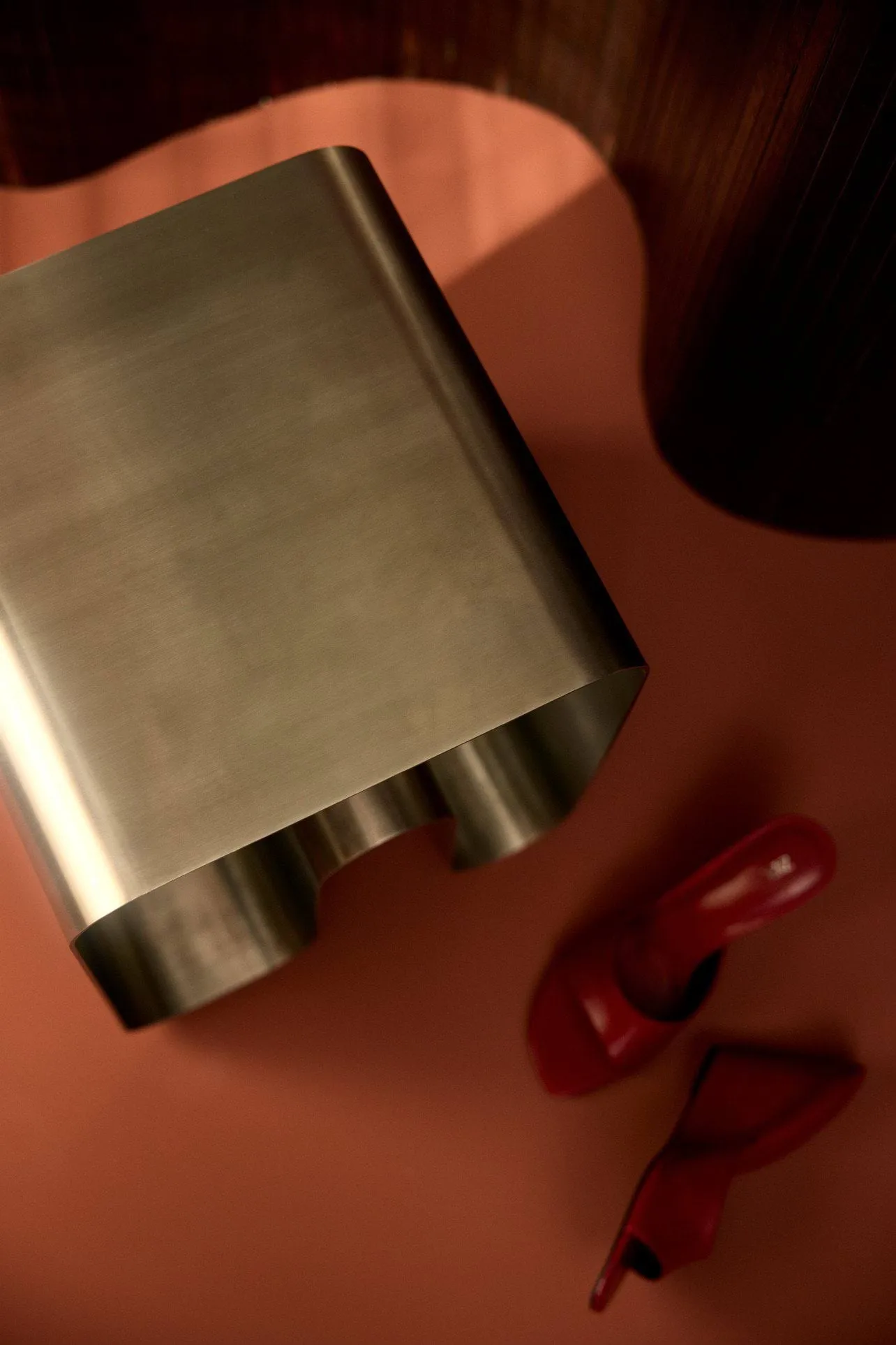 Curva 원목 스툴, Silver, 32x32x43.2 cm AYTM | 에이와이티엠