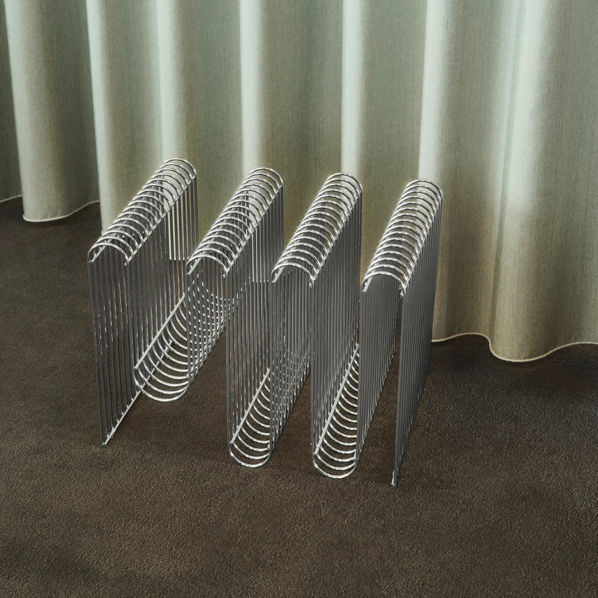 Curva 뉴스페이퍼 스탠드, Silver AYTM | 에이와이티엠