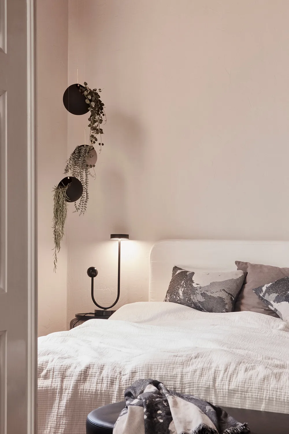 Floreo 쿠션 40x60cm, Black-beige AYTM | 에이와이티엠