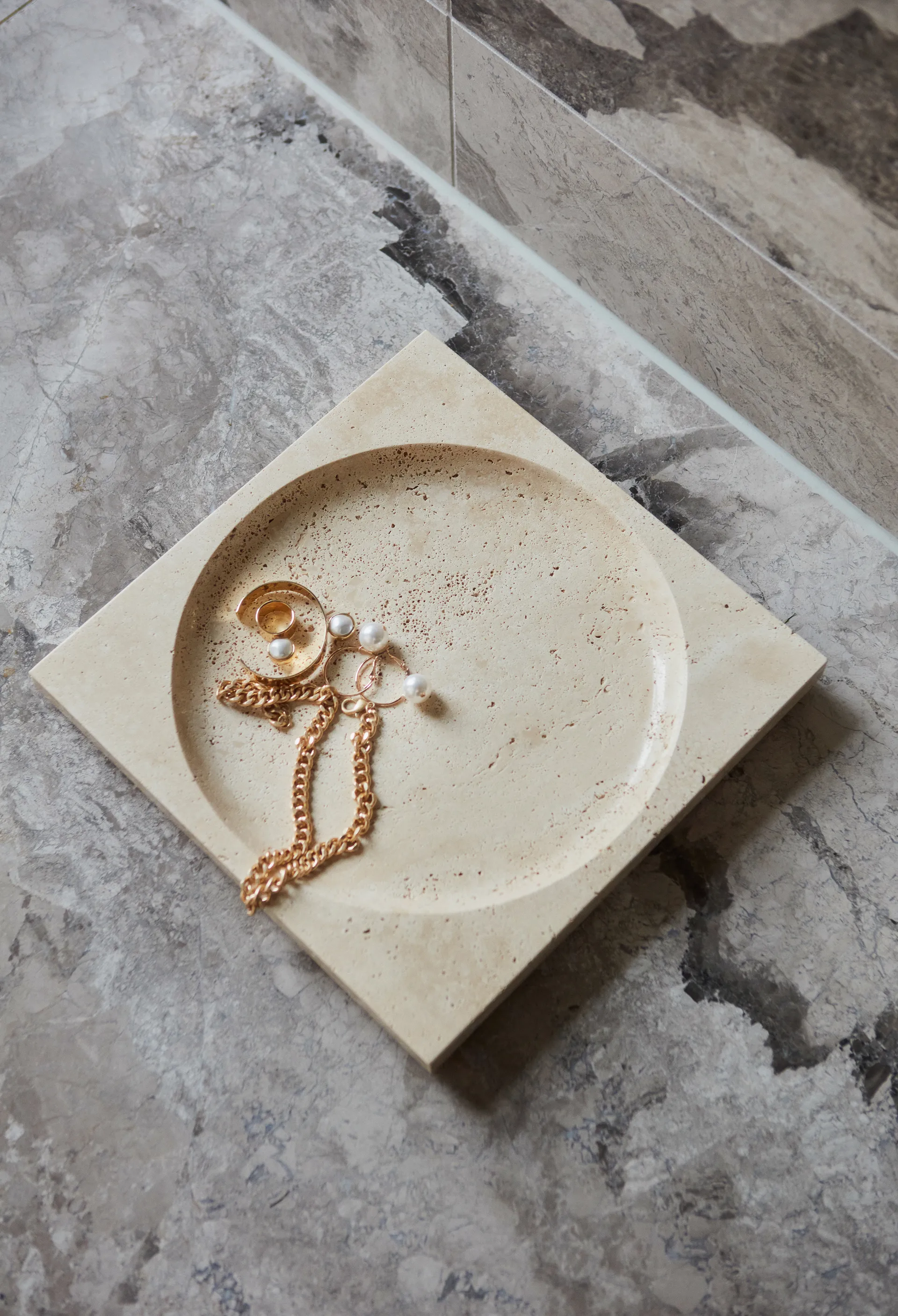 레지나 소서 travertine, 30x30 cm AYTM | 에이와이티엠