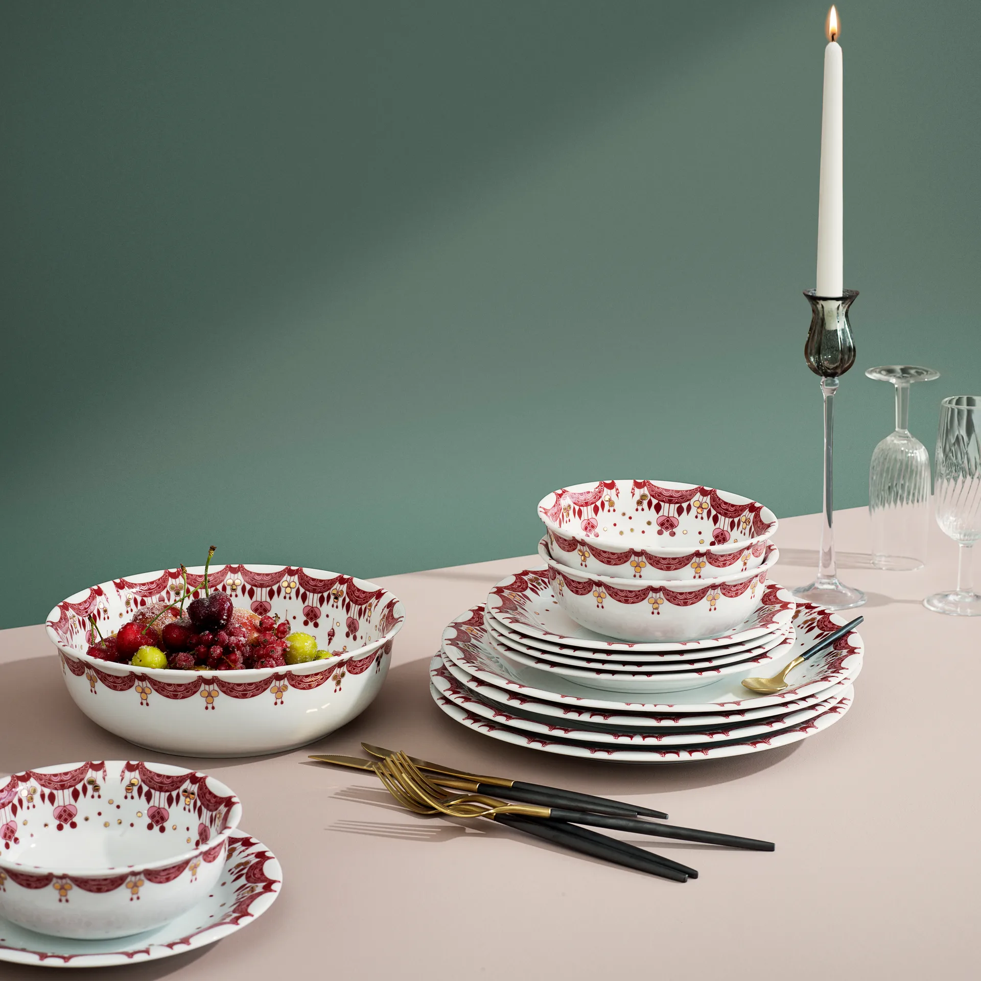 Bjørn Wiinblad Christmas plate 28 cm, red Bjørn Wiinblad | 뵨 윈블라드