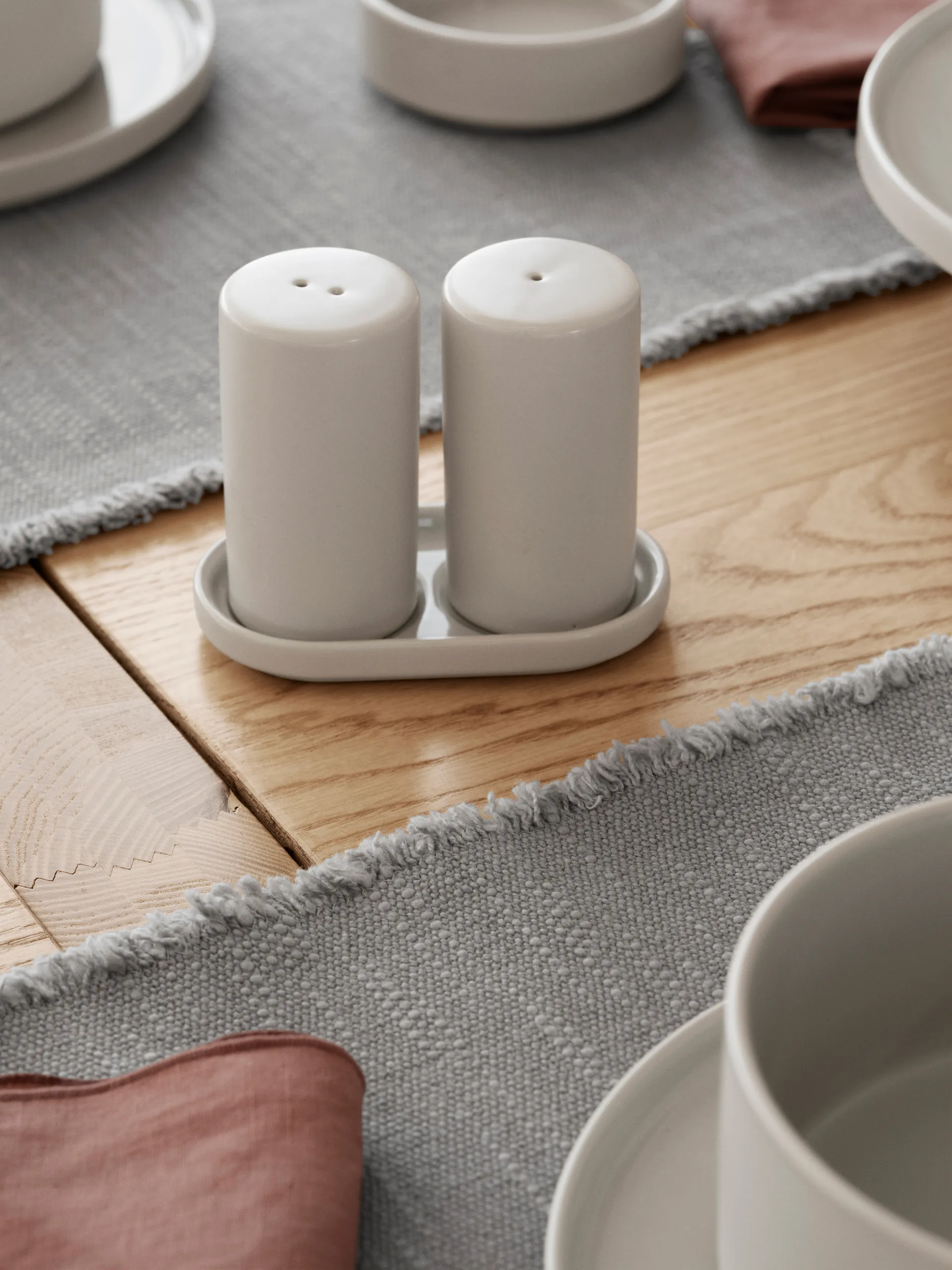 필라 소금 & 후추 셰이커 2개 세트, Moonbeam, Ø4.5x11.5 cm blomus | 블로무스