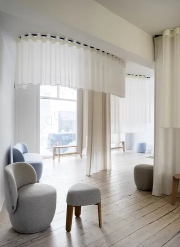 쿠온 푸프 Ø48x45cm - Boucla beige - blomus | 블로무스